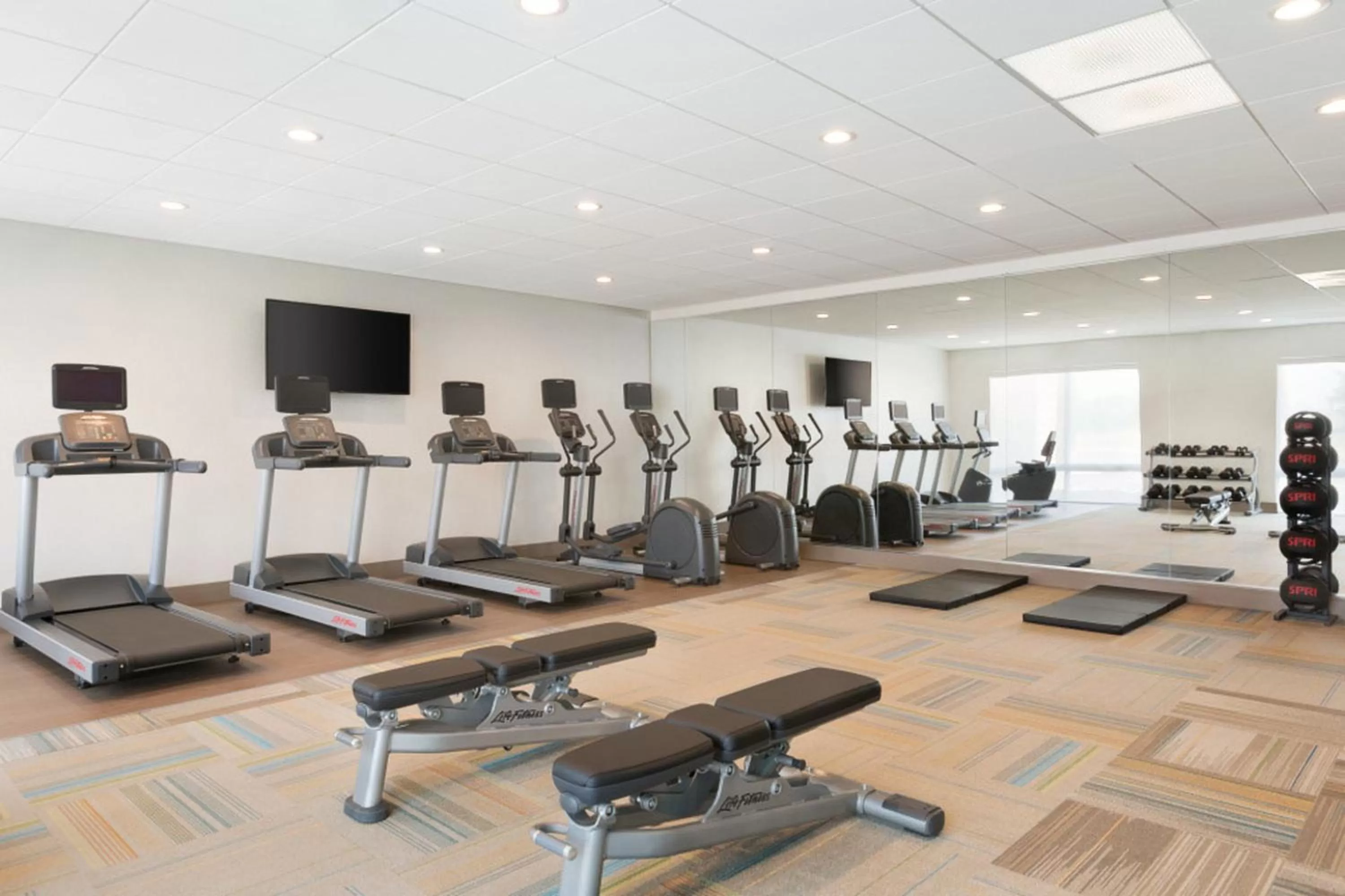Fitness centre/facilities in Holiday Inn Express & Suites - Cincinnati NE - Red Bank Road by IHG
