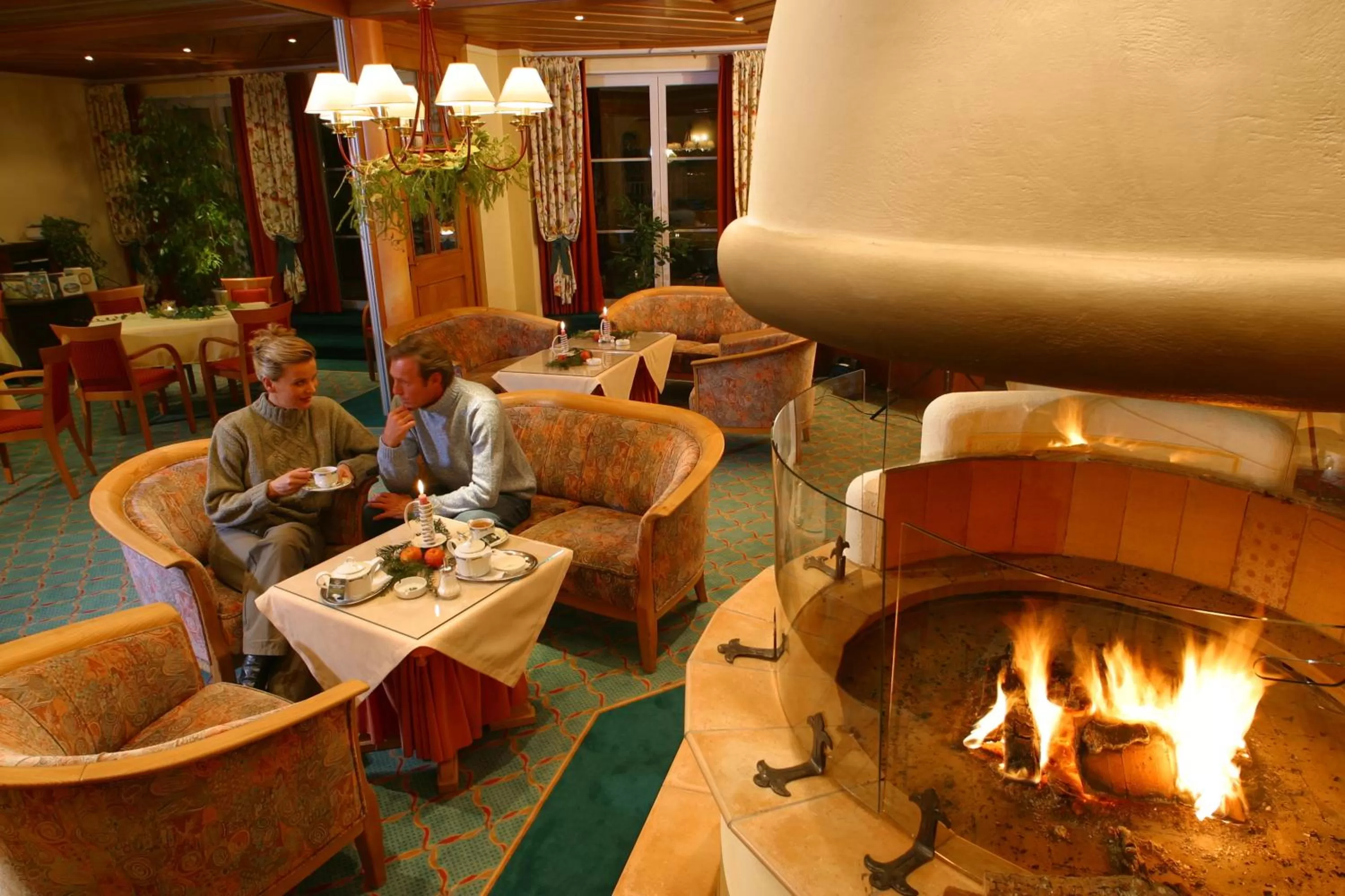 Lounge or bar, Restaurant/Places to Eat in Ringhotel Nebelhornblick