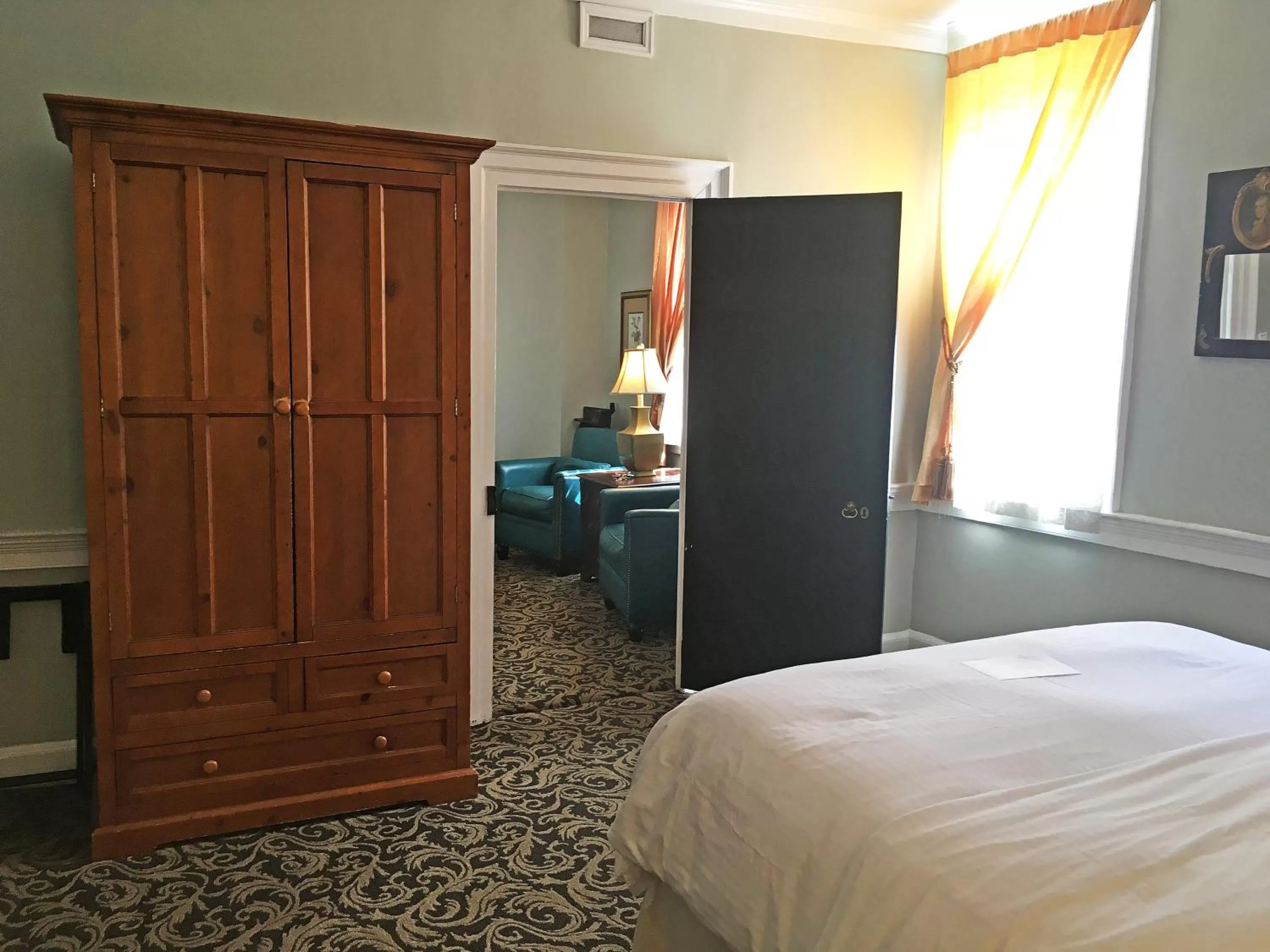 Bed in Morris House Hotel