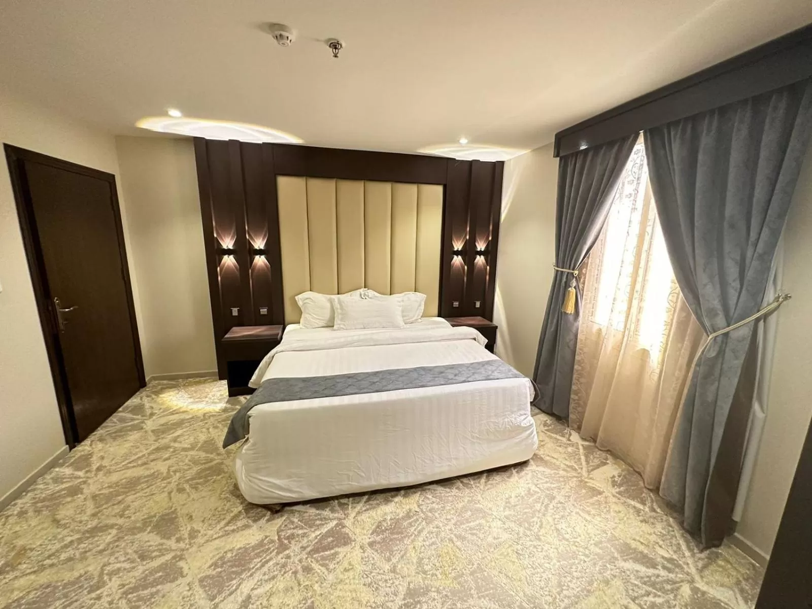 Deluxe Double Room in Makarim Palm Hotel