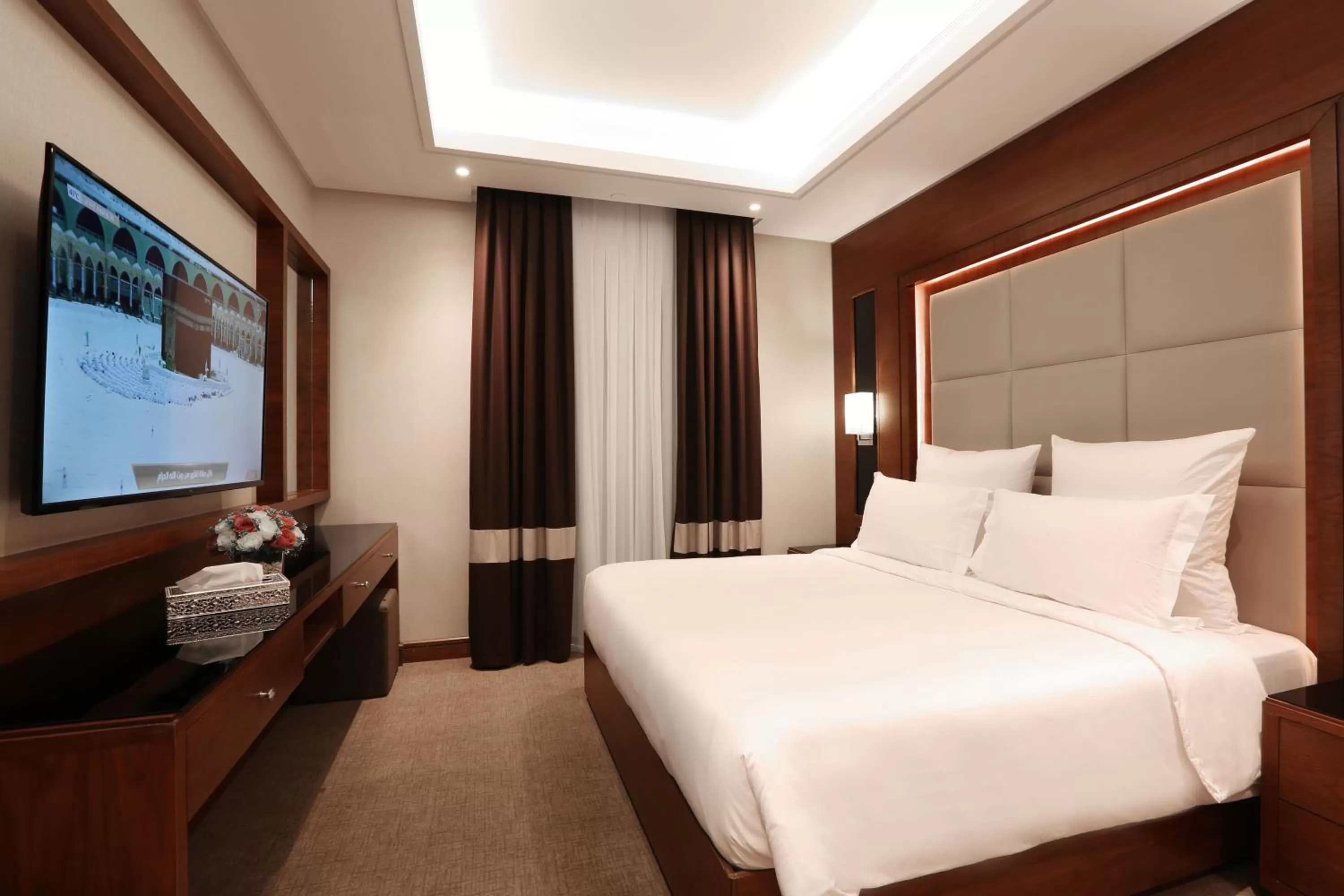 Property building, Bed in Weekend Hotel Sari