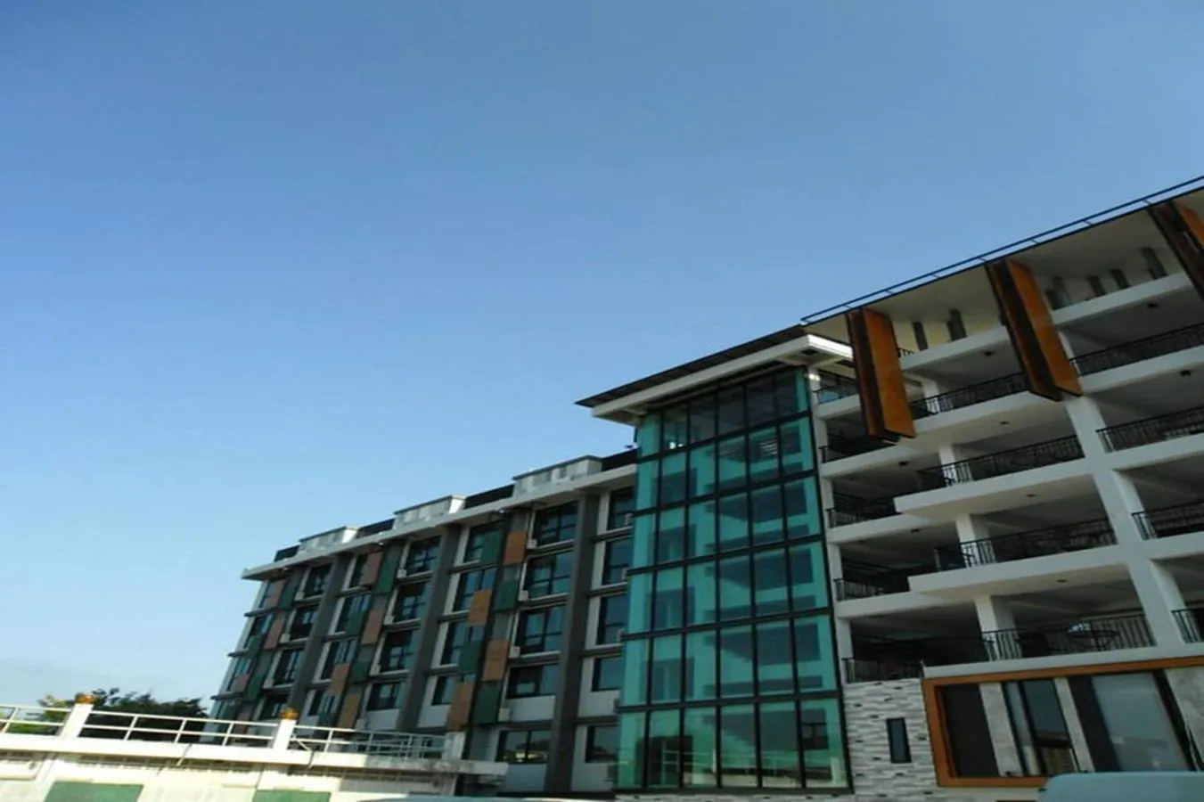 Property building in Izen Budget Hotel & Residence