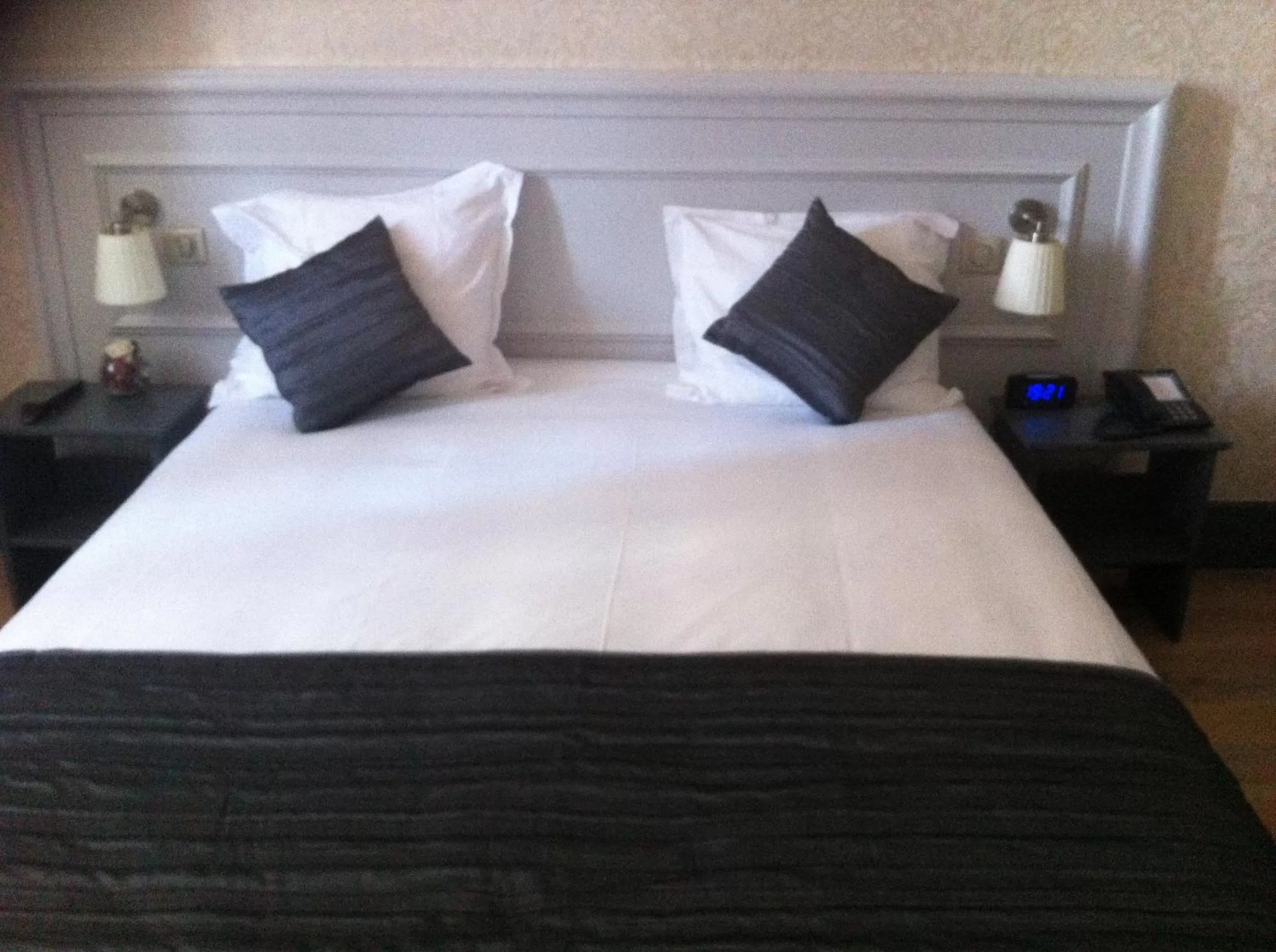 Bed in Hotel Restaurant Edmond's