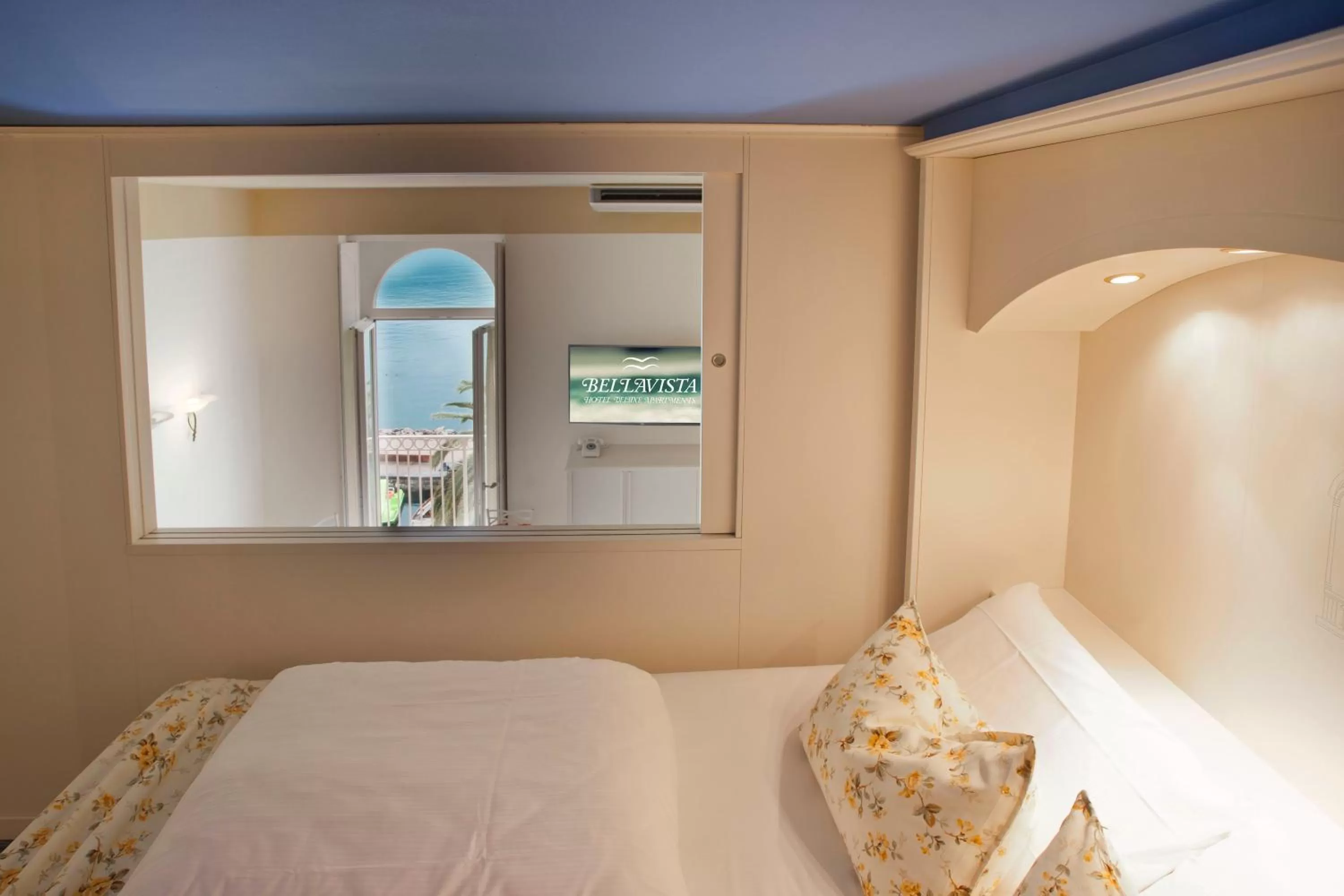 Bed in Bellavista Lakefront