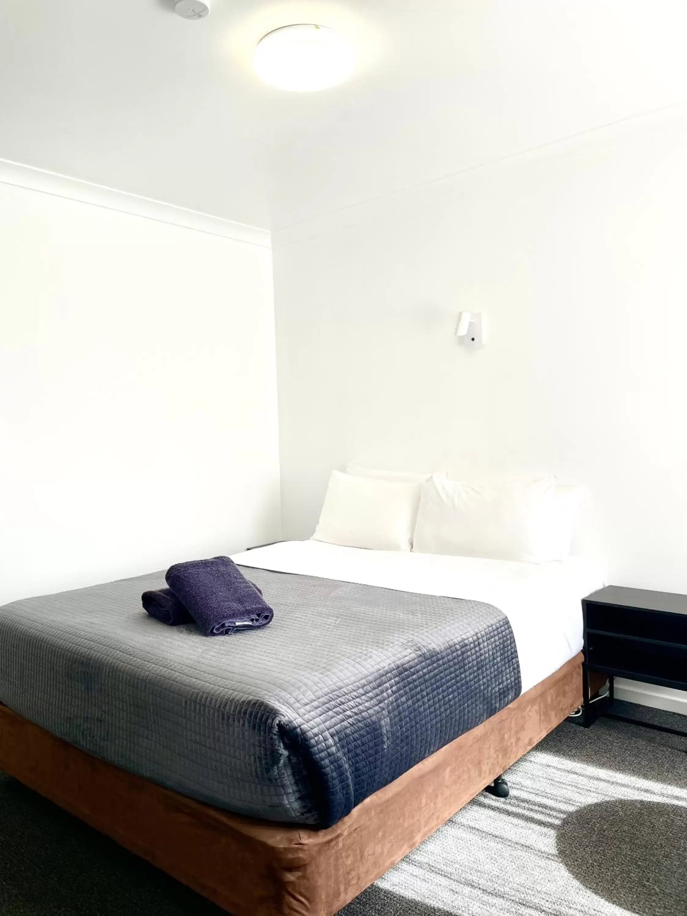 Queen Standard in Avenue Motel Queen Standard in Avenue Motel