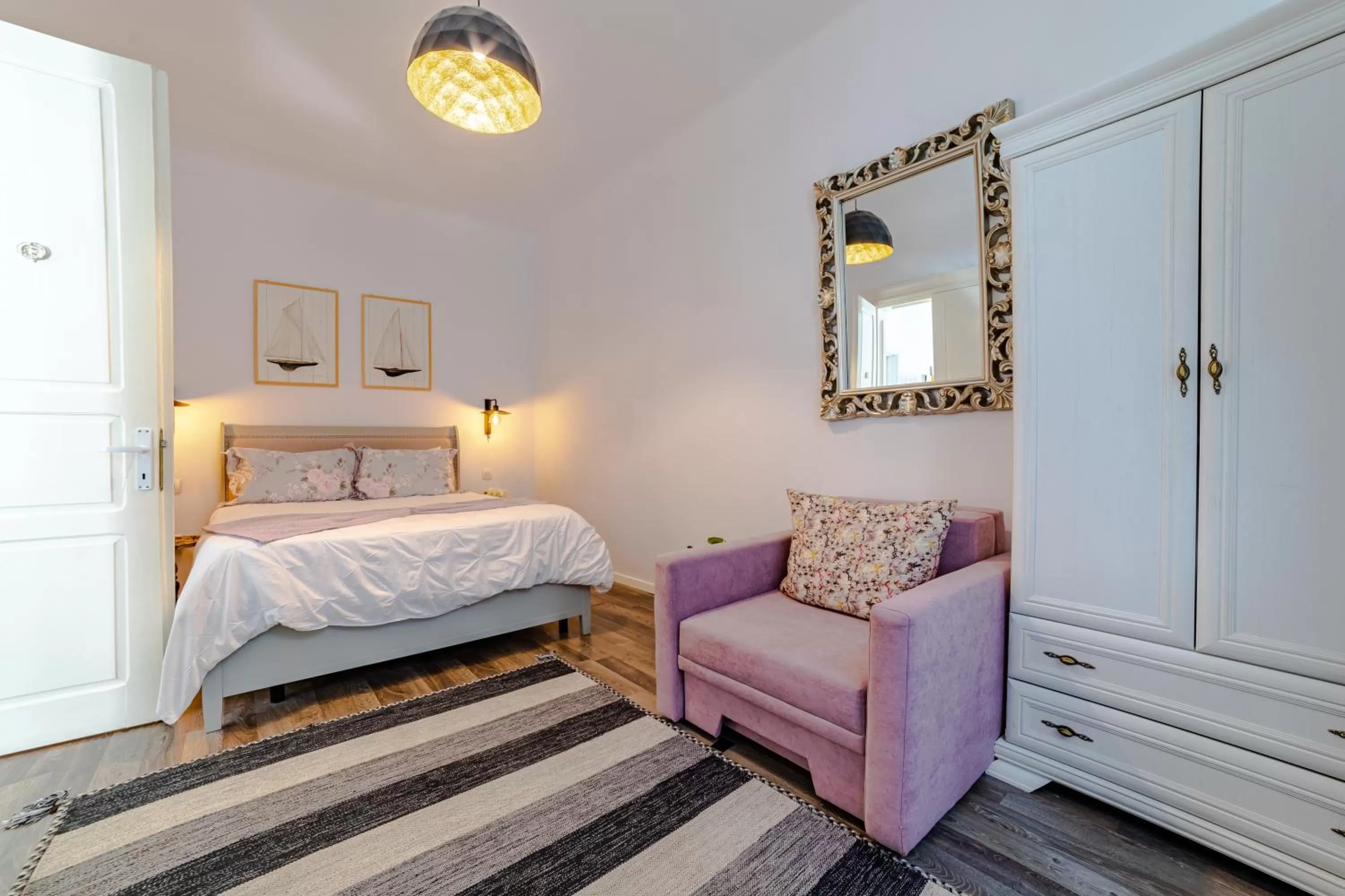 Bedroom in ALBERT RESIDENCE with PARKING