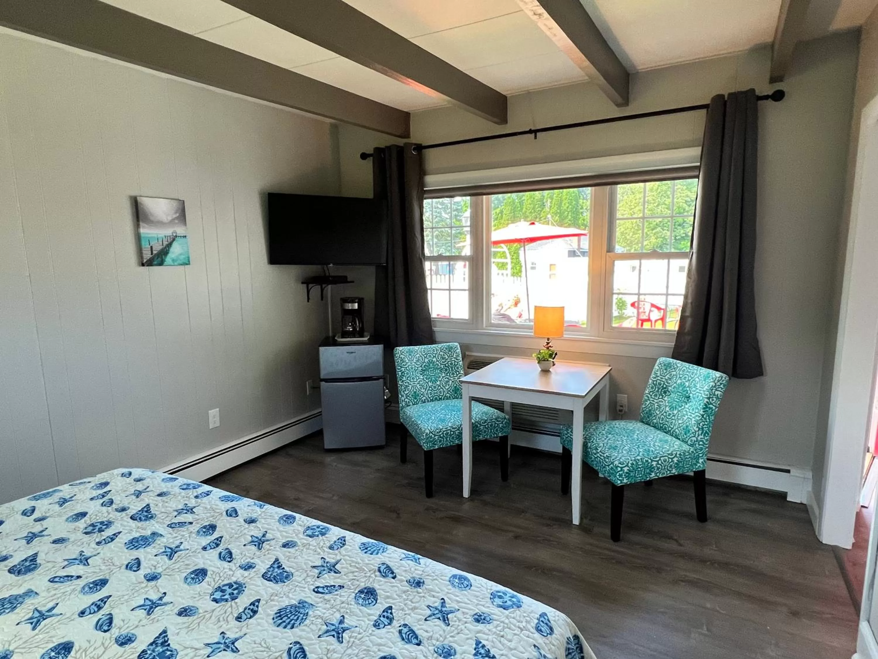 TV and multimedia, Bed in Claddagh Motel & Suites