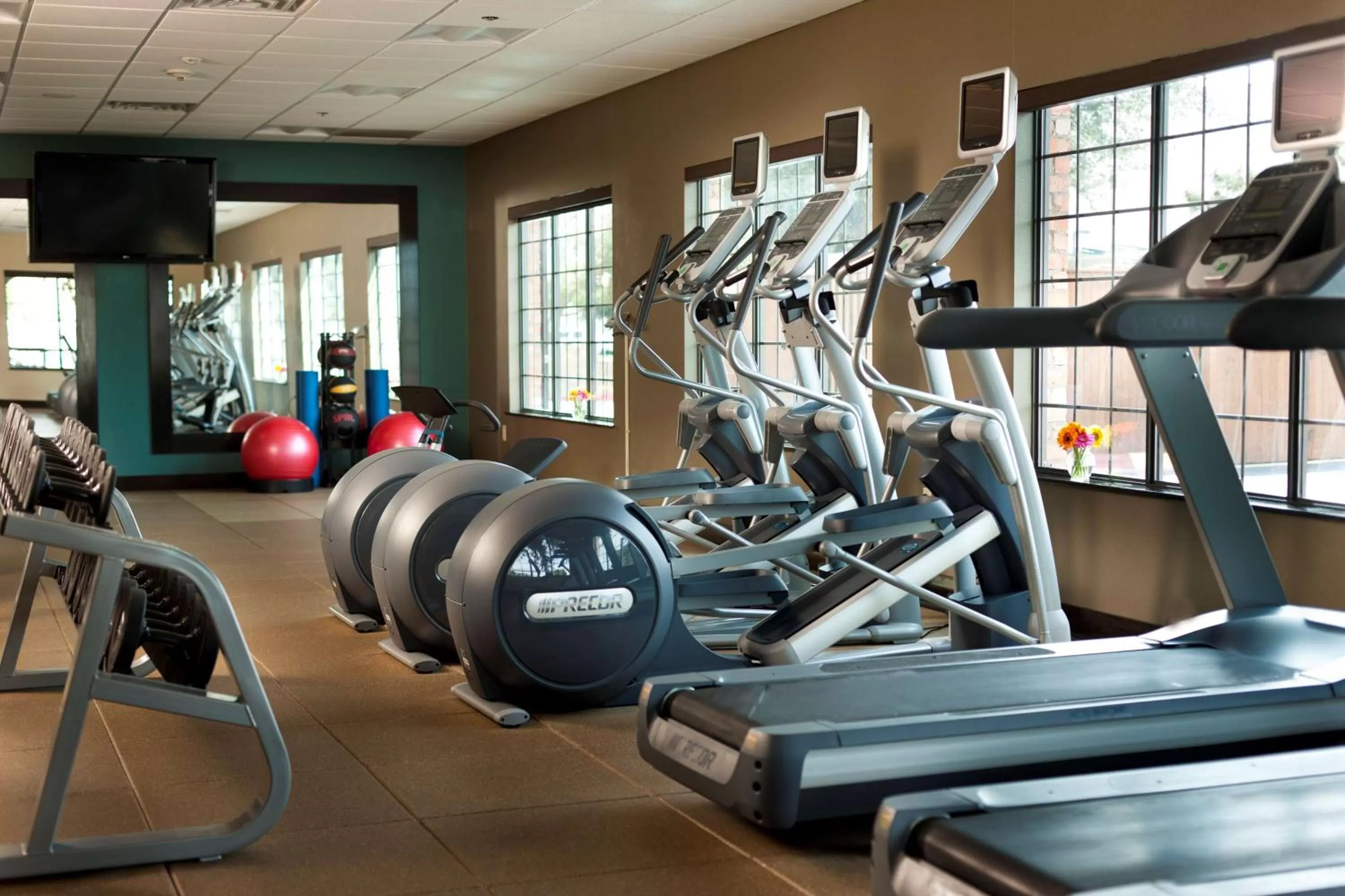 Fitness centre/facilities in Embassy Suites Lubbock