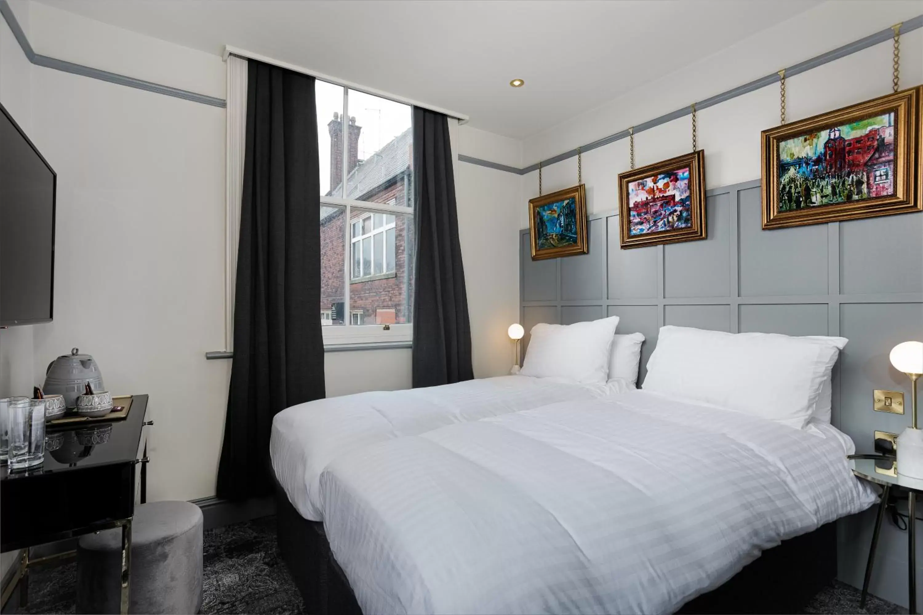 Deluxe Double or Twin Room with Garden View in Swan & Railway Hotel Wigan Deluxe Double or Twin Room with Garden View in Swan & Railway Hotel Wigan