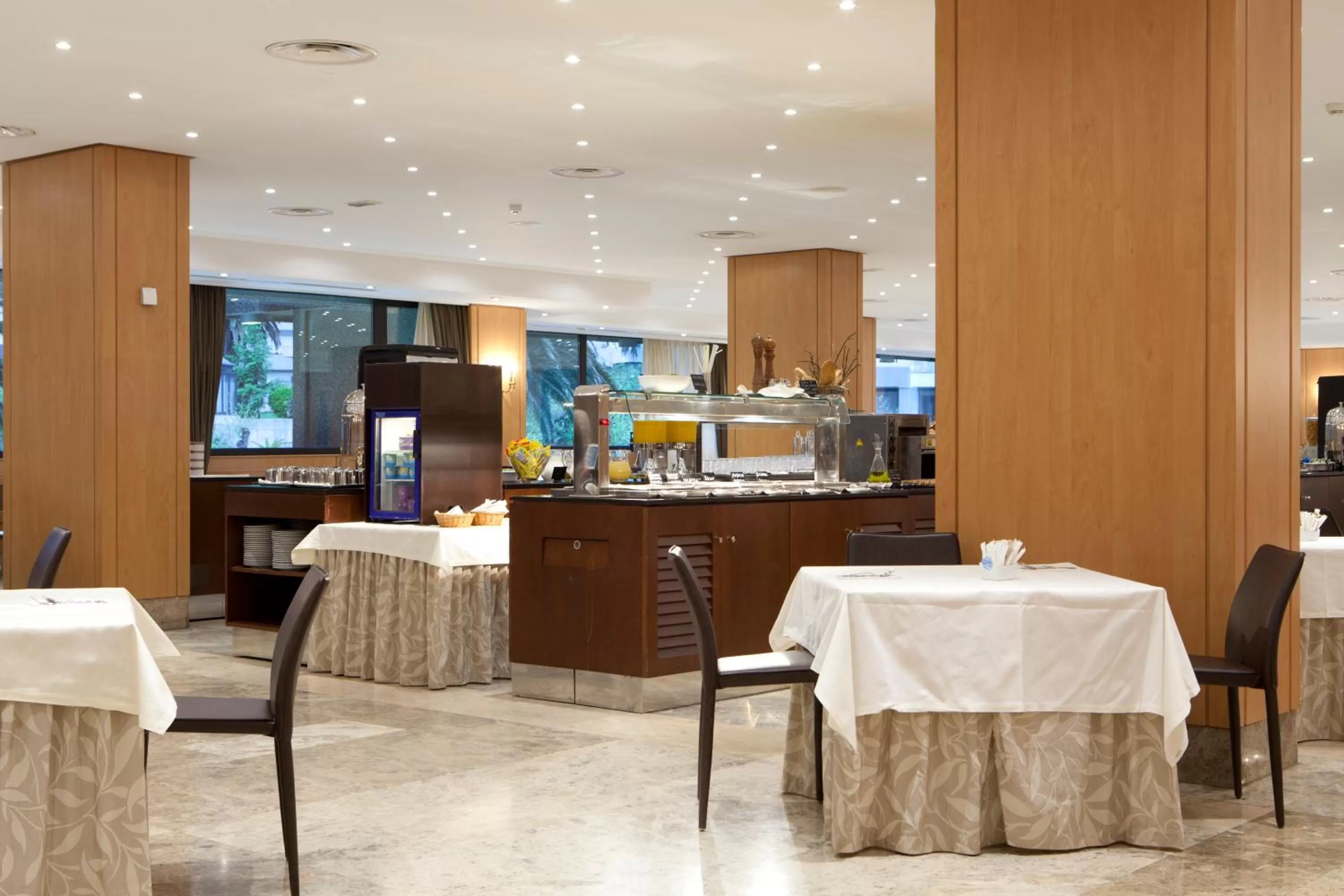 Restaurant/places to eat in Santemar