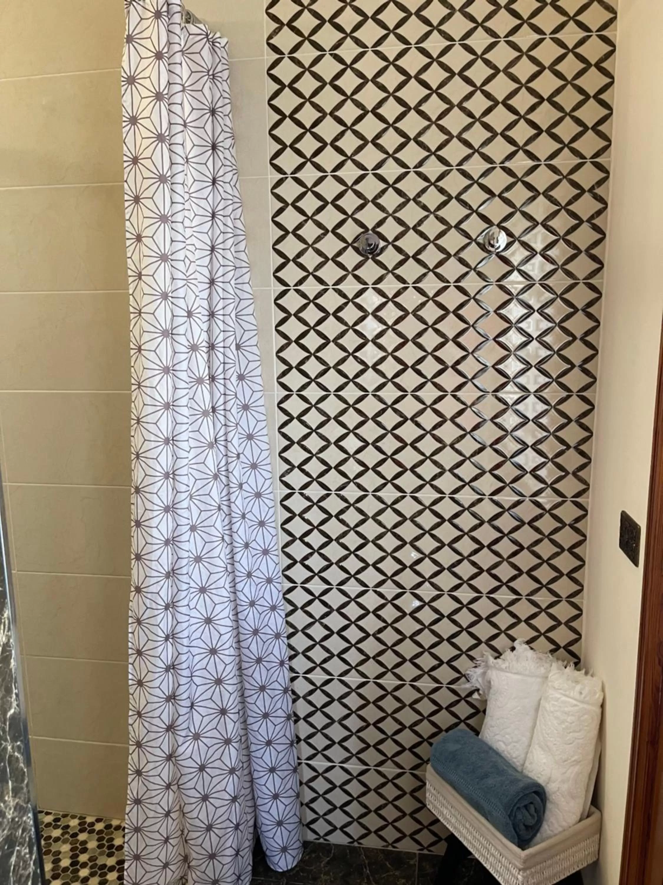Shower, Bathroom in Il Sogno di Gio della Laguna