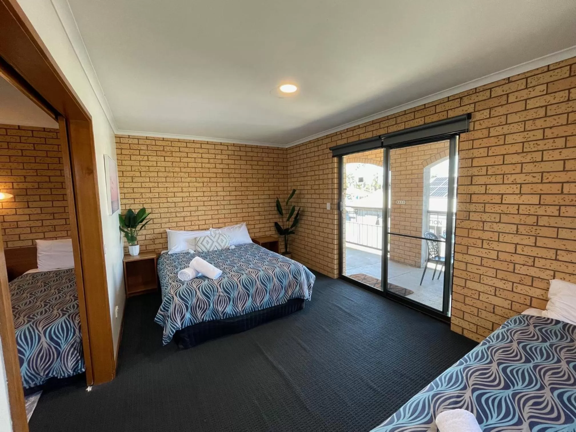 Photo of the whole room, Bed in Lake Mulwala Hotel
