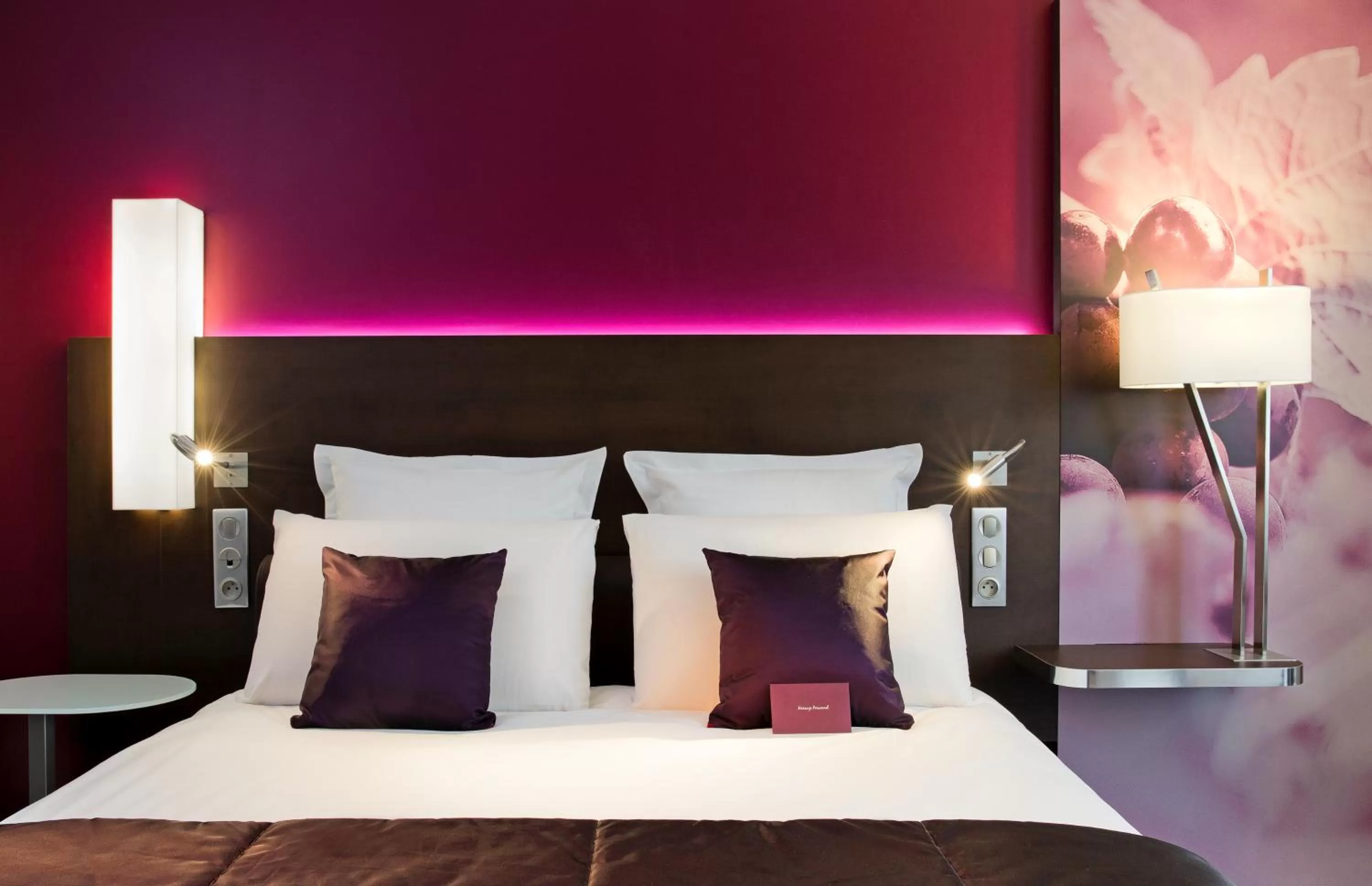 Bed in Mercure Reims Centre Cathédrale