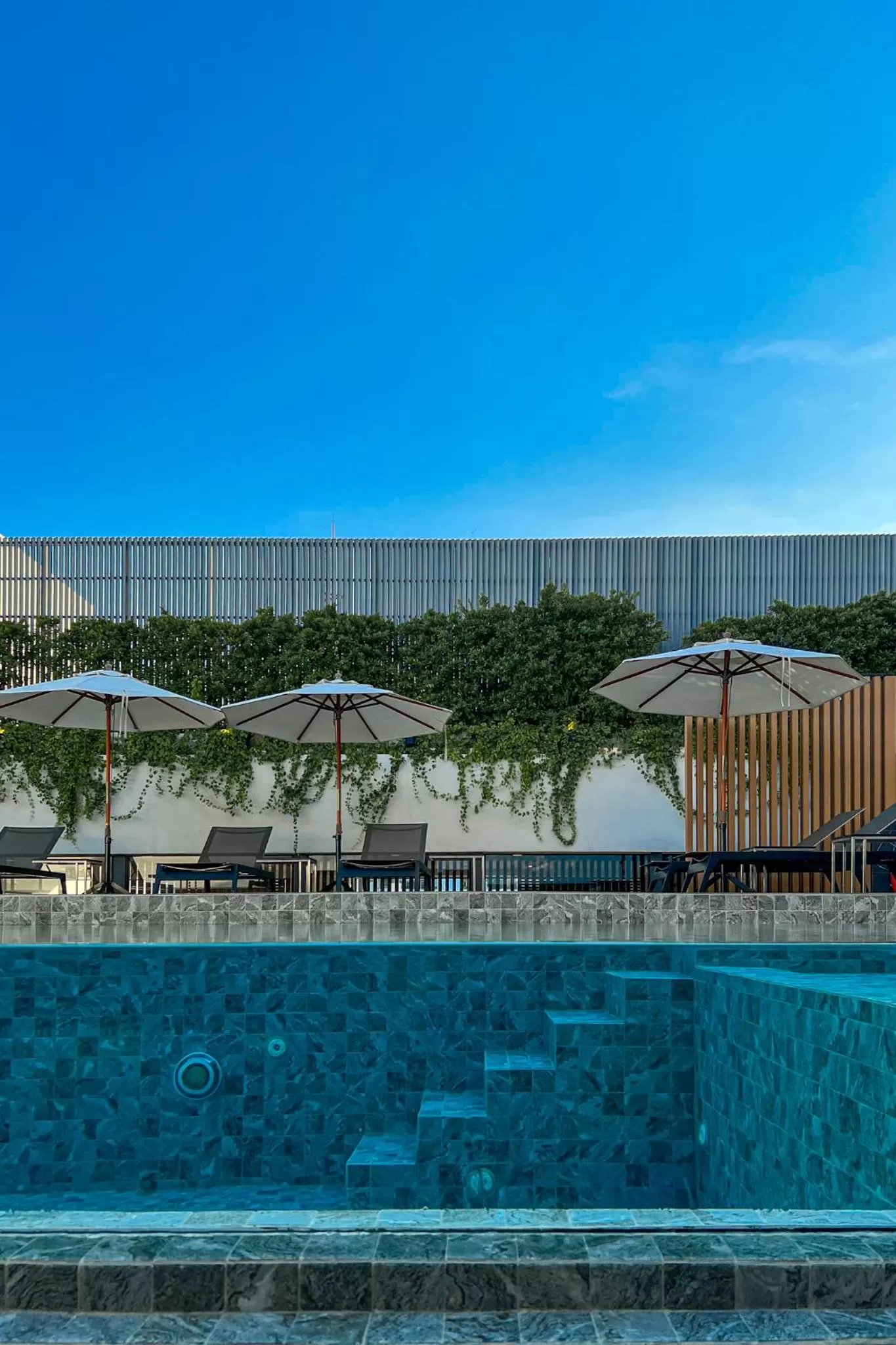 Swimming pool in Amanta Hotel & Residence Sathorn