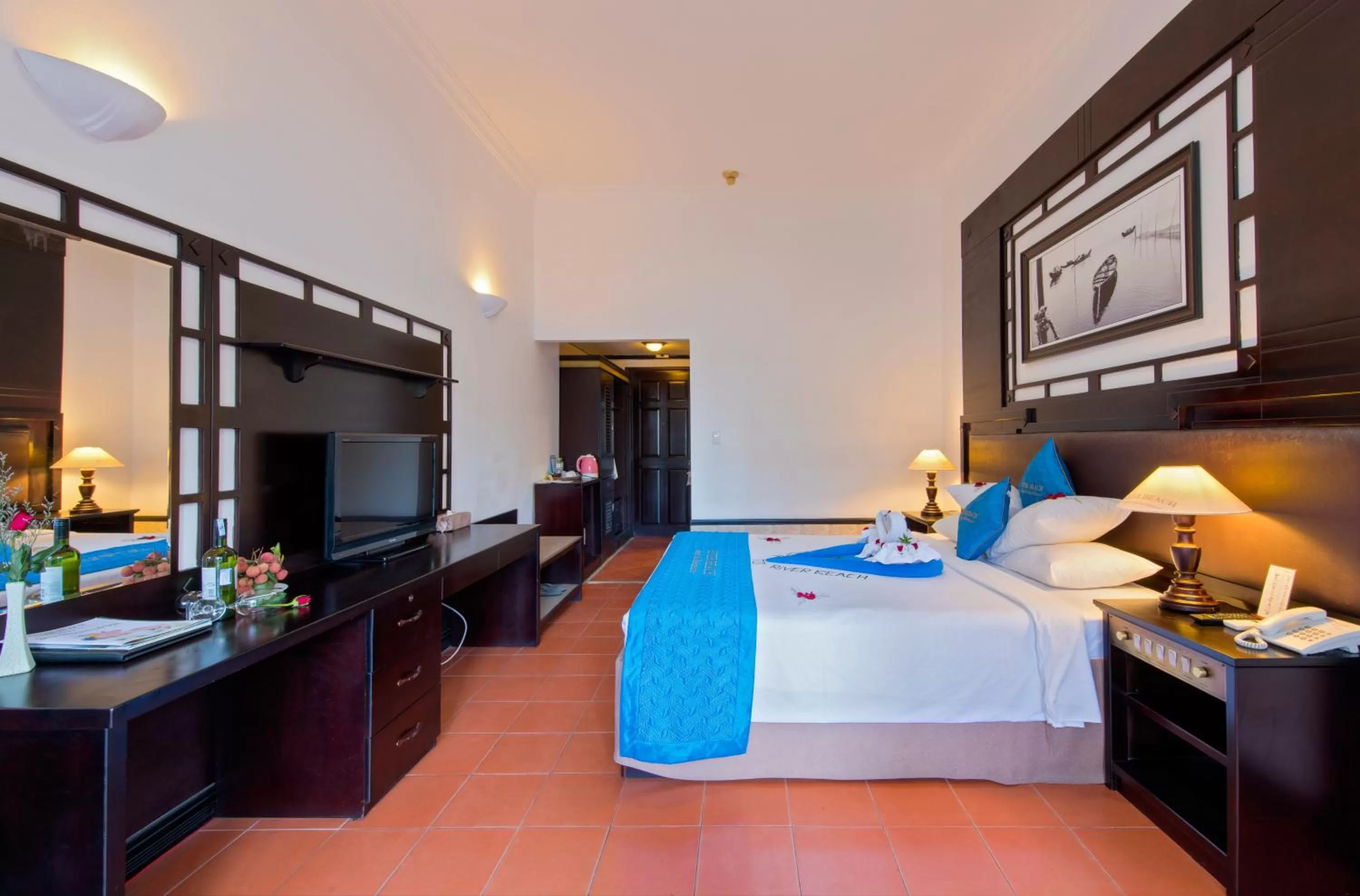 TV and multimedia in River Beach Resort & Residences