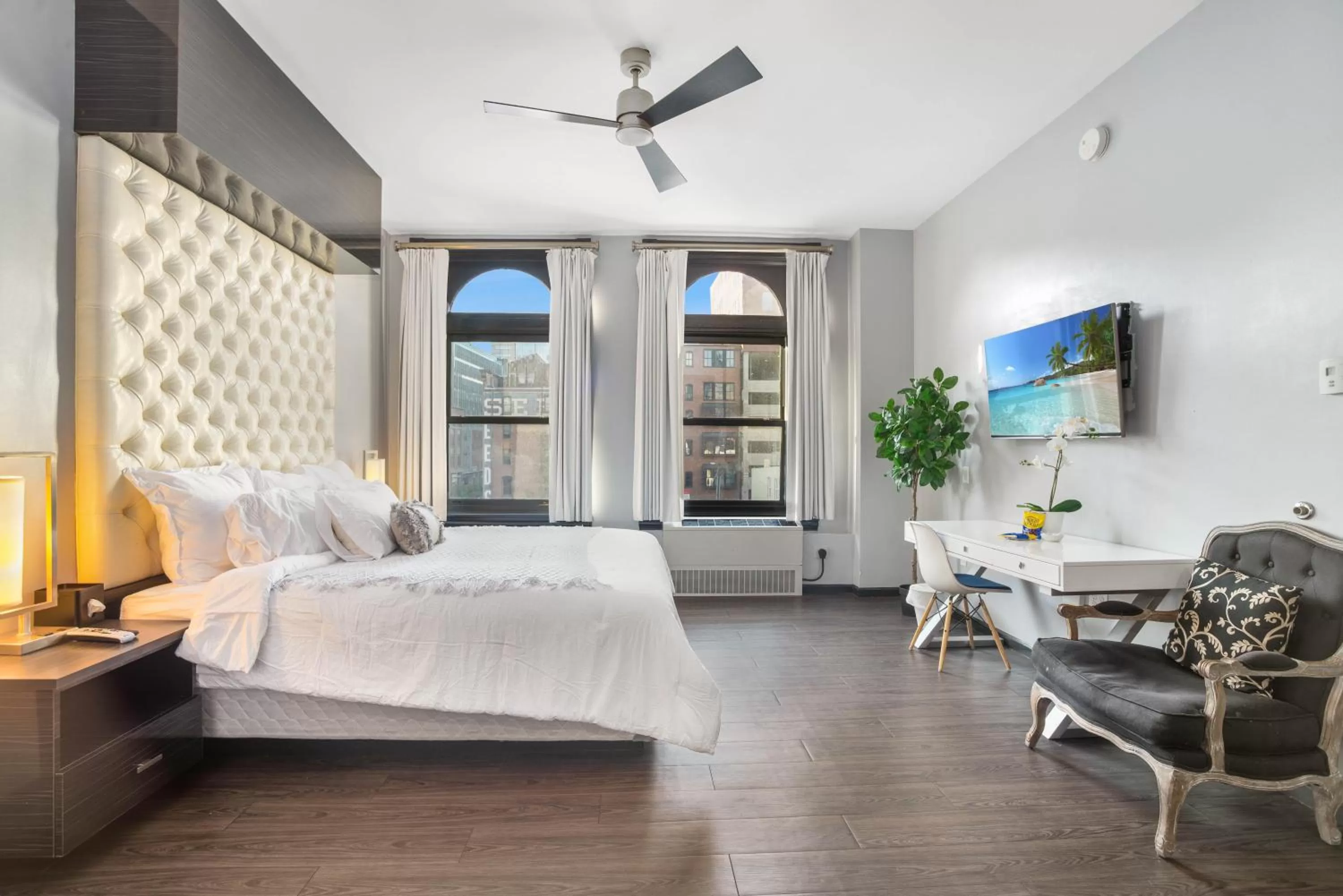 Photo of the whole room, Bed in Good Hotels Downtown Denver