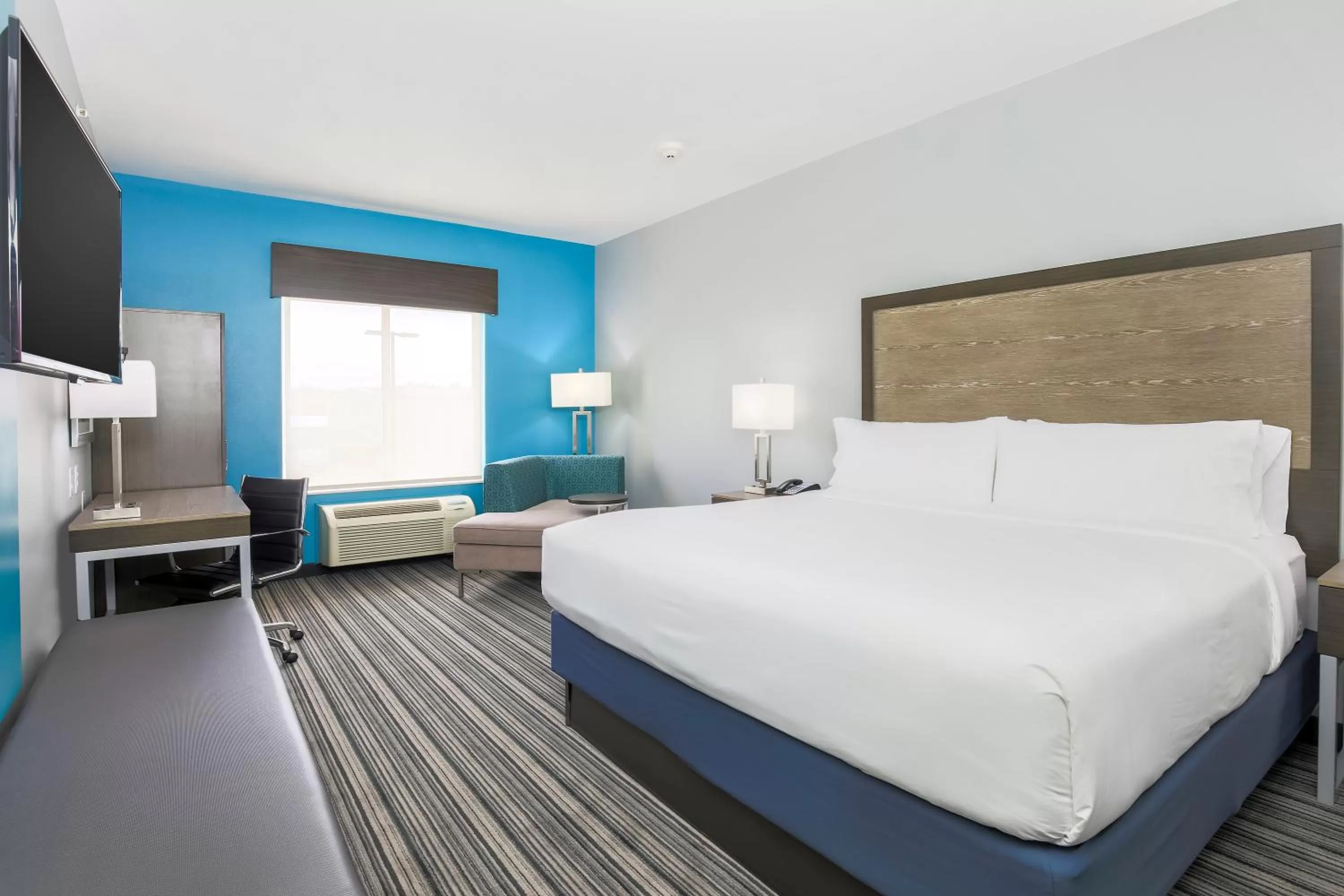 Photo of the whole room, Bed in Holiday Inn Express & Suites Houston - Hobby Airport Area by IHG