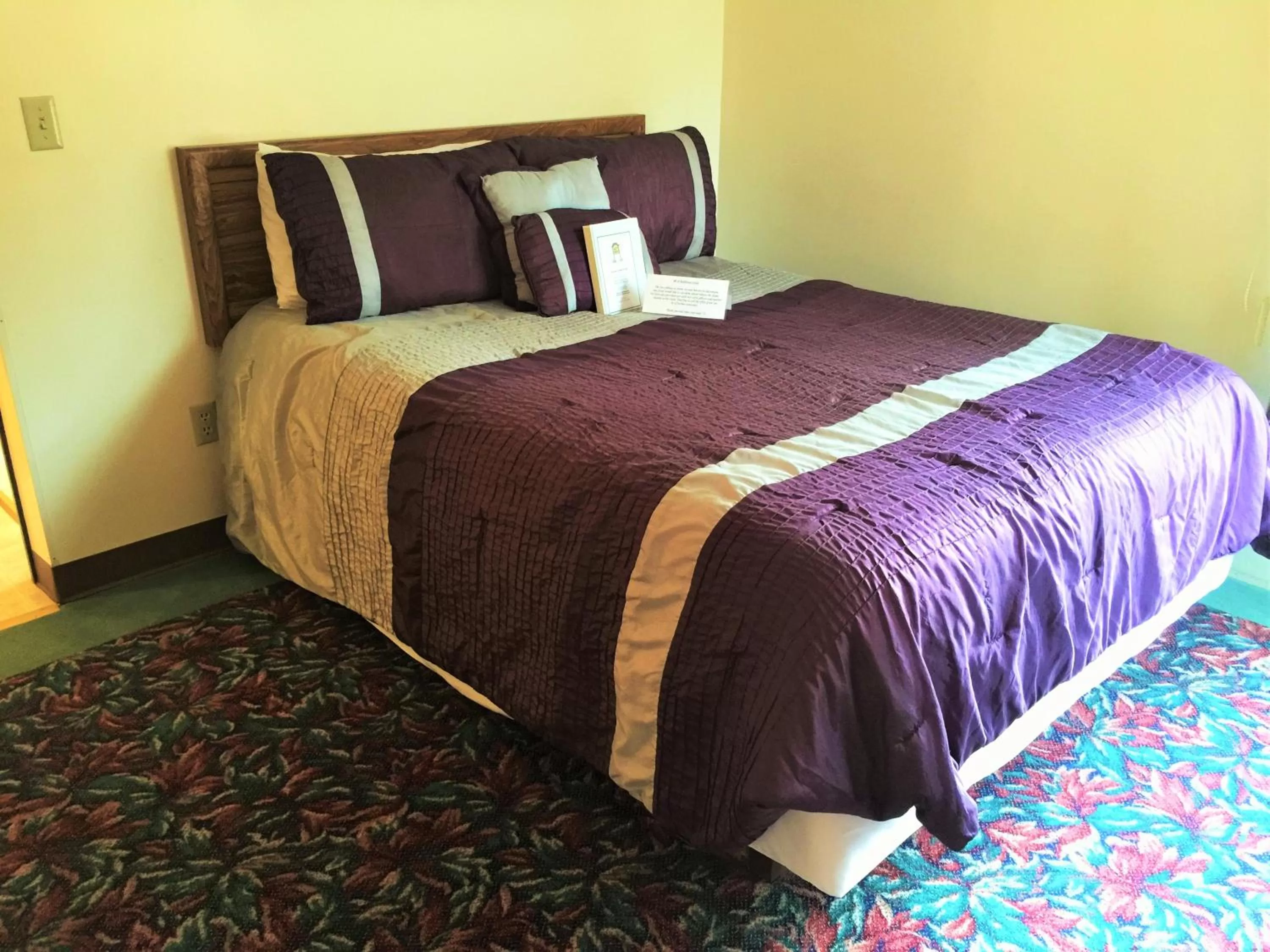 Queen Suite with Sofa Bed in Cedar Motor Inn