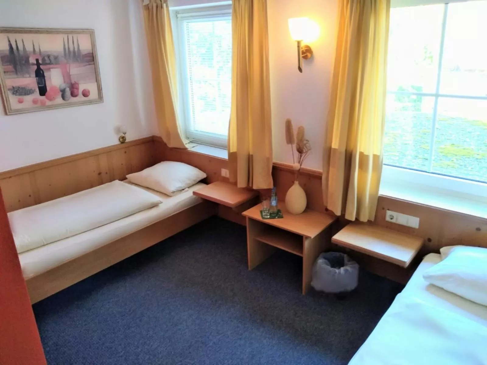 Photo of the whole room, Seating Area in Excellent Hotel Hamburg