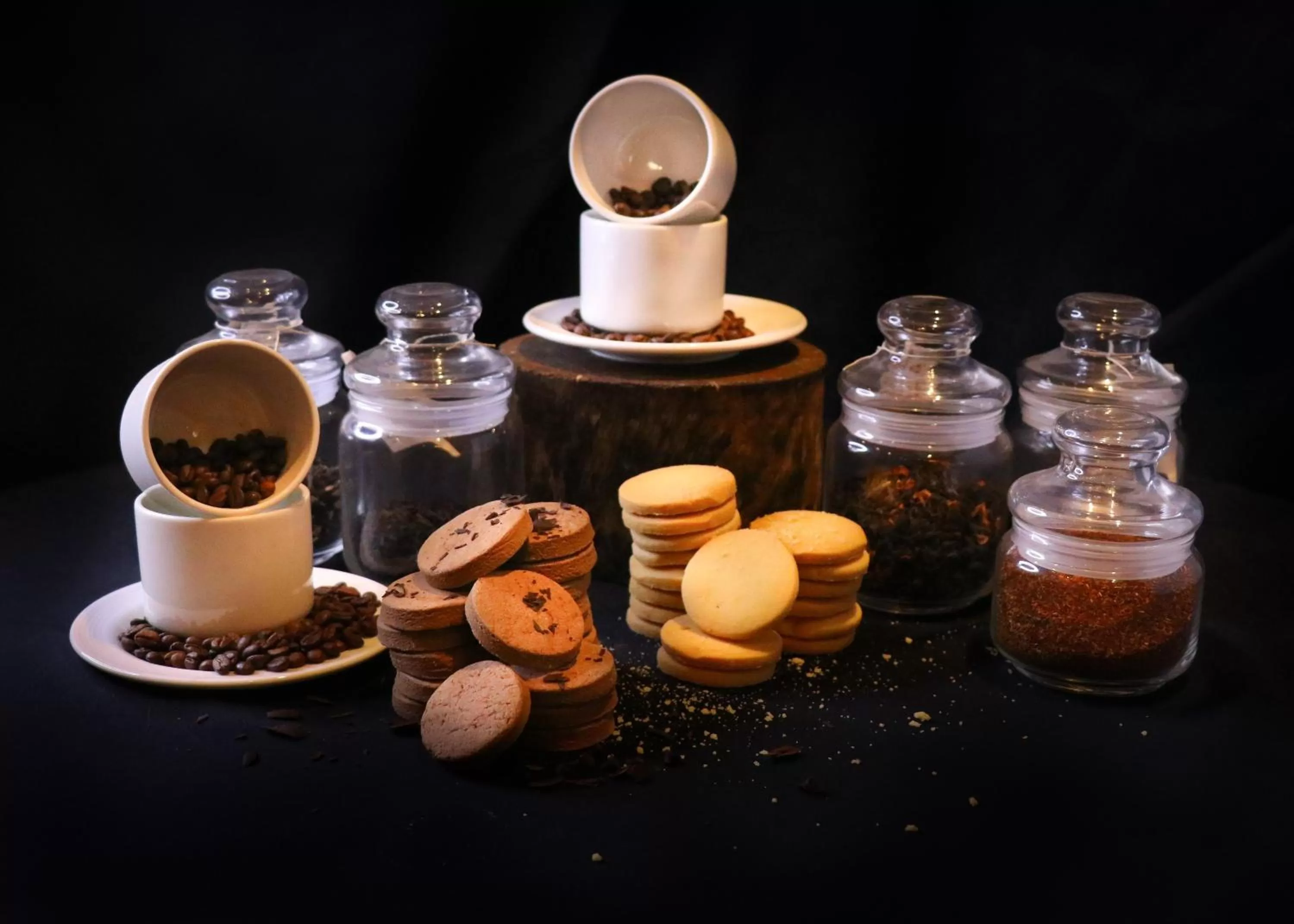 Restaurant/places to eat in Crowne Plaza Pune City Centre by IHG