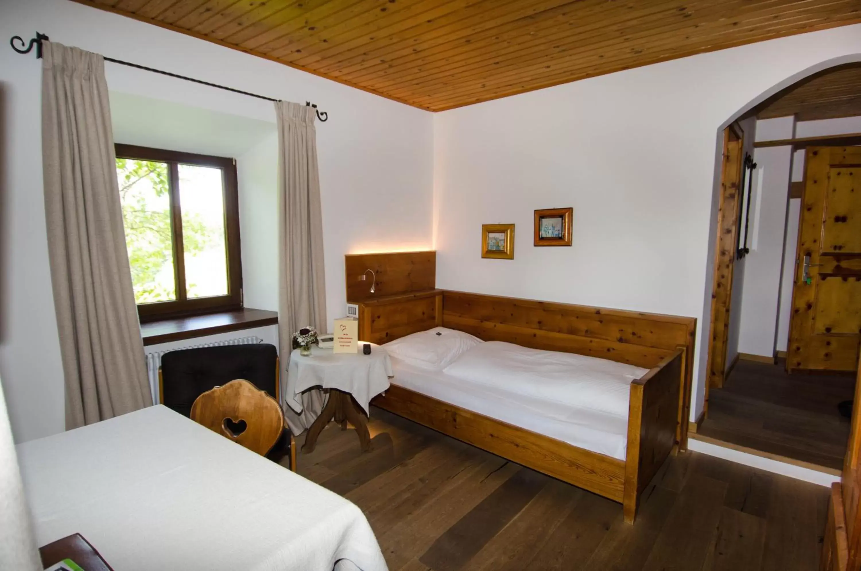 Single Room with Mountain View in Hotel Ansitz Kematen ***S Single Room with Mountain View in Hotel Ansitz Kematen ***S