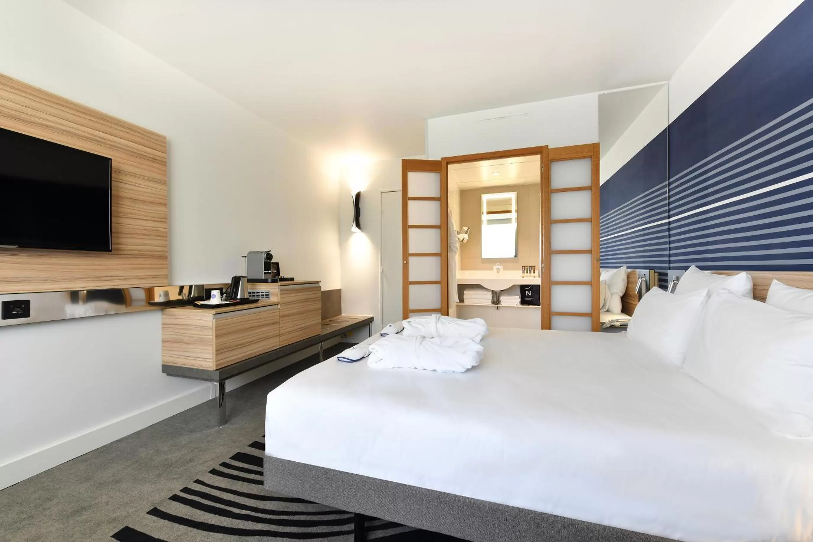 Coffee/tea facilities, Bed in Novotel La Rochelle Centre