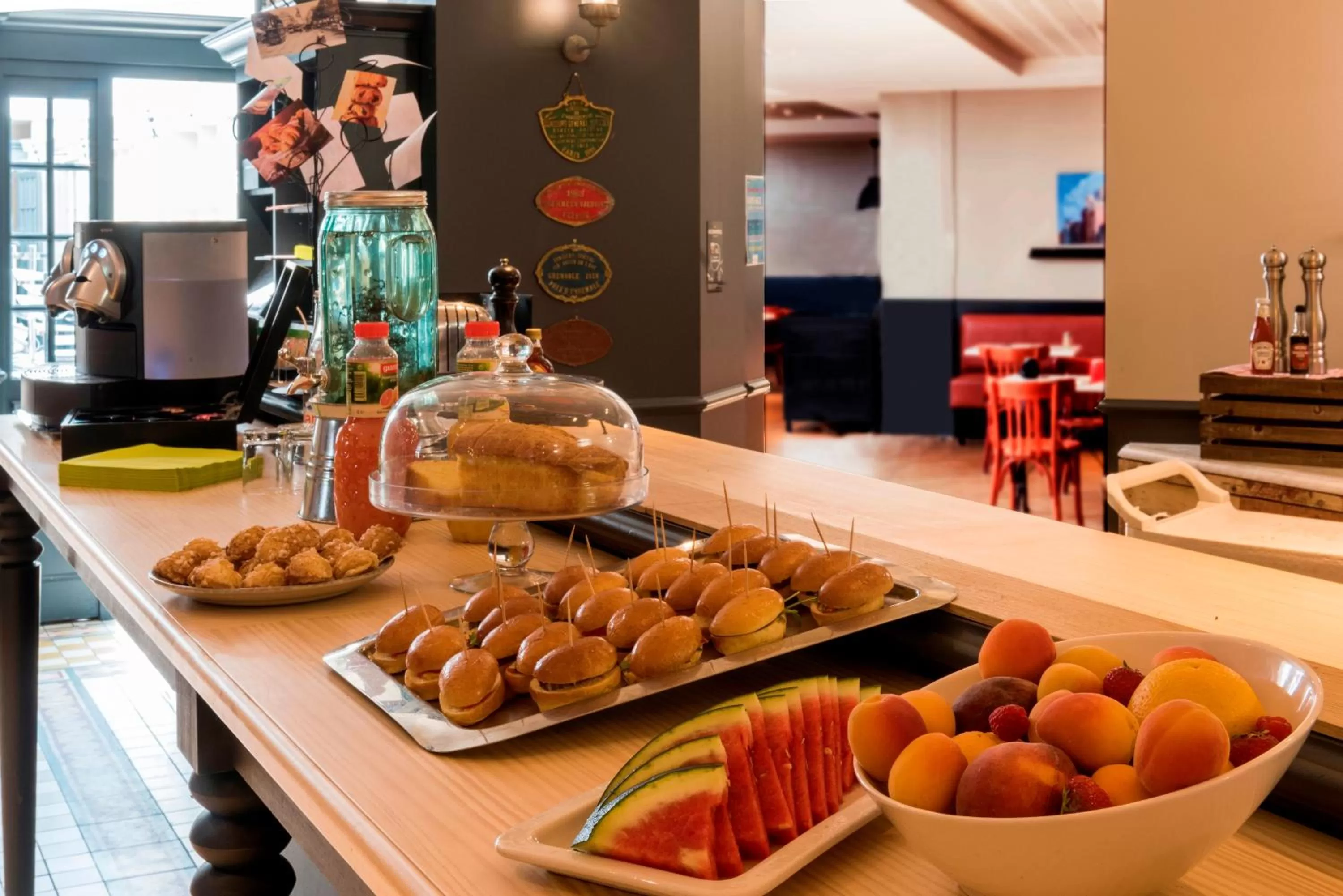 Restaurant/places to eat in Mercure Paris Roissy CDG