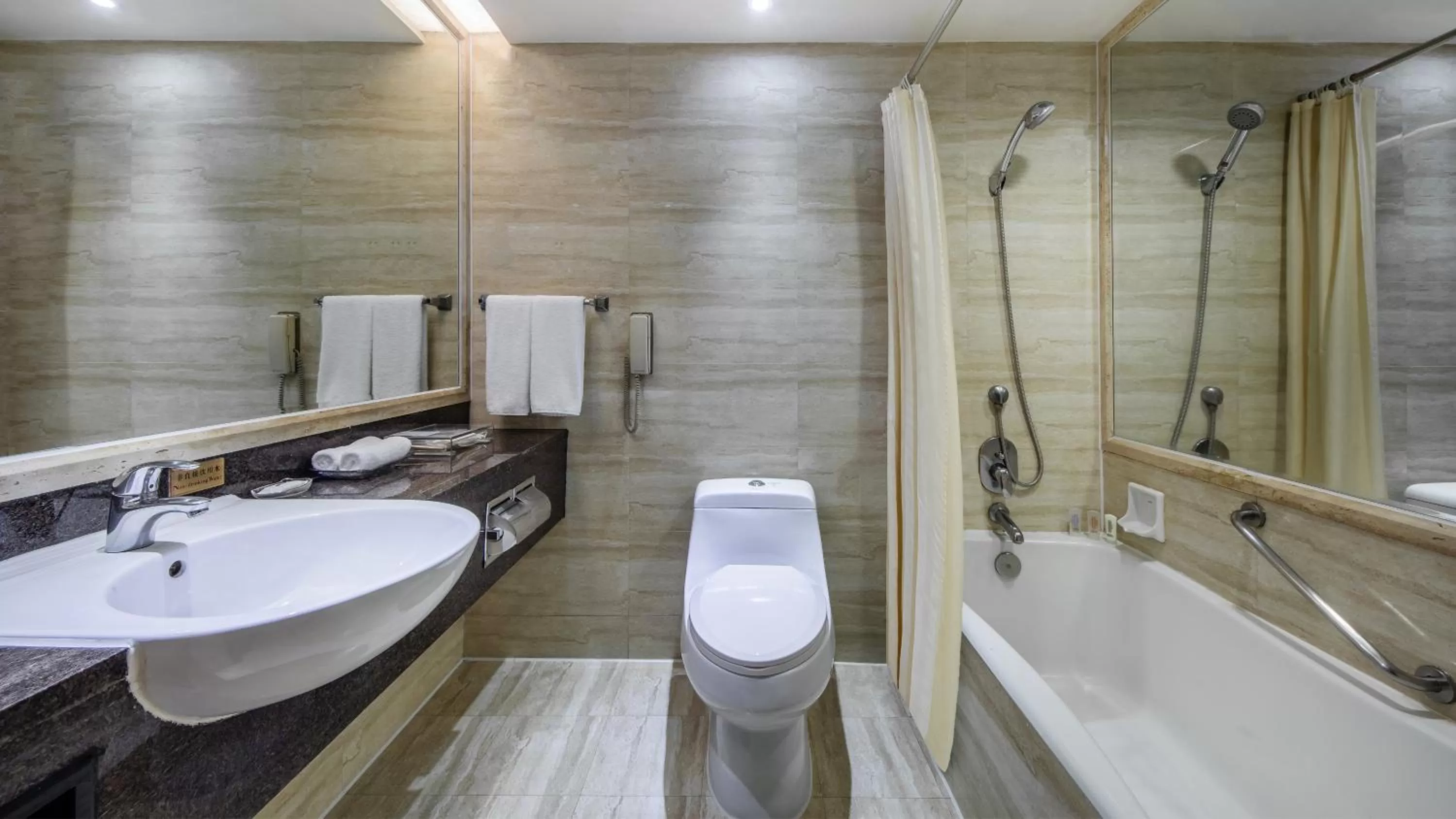 Bathroom in Crowne Plaza Foshan by IHG