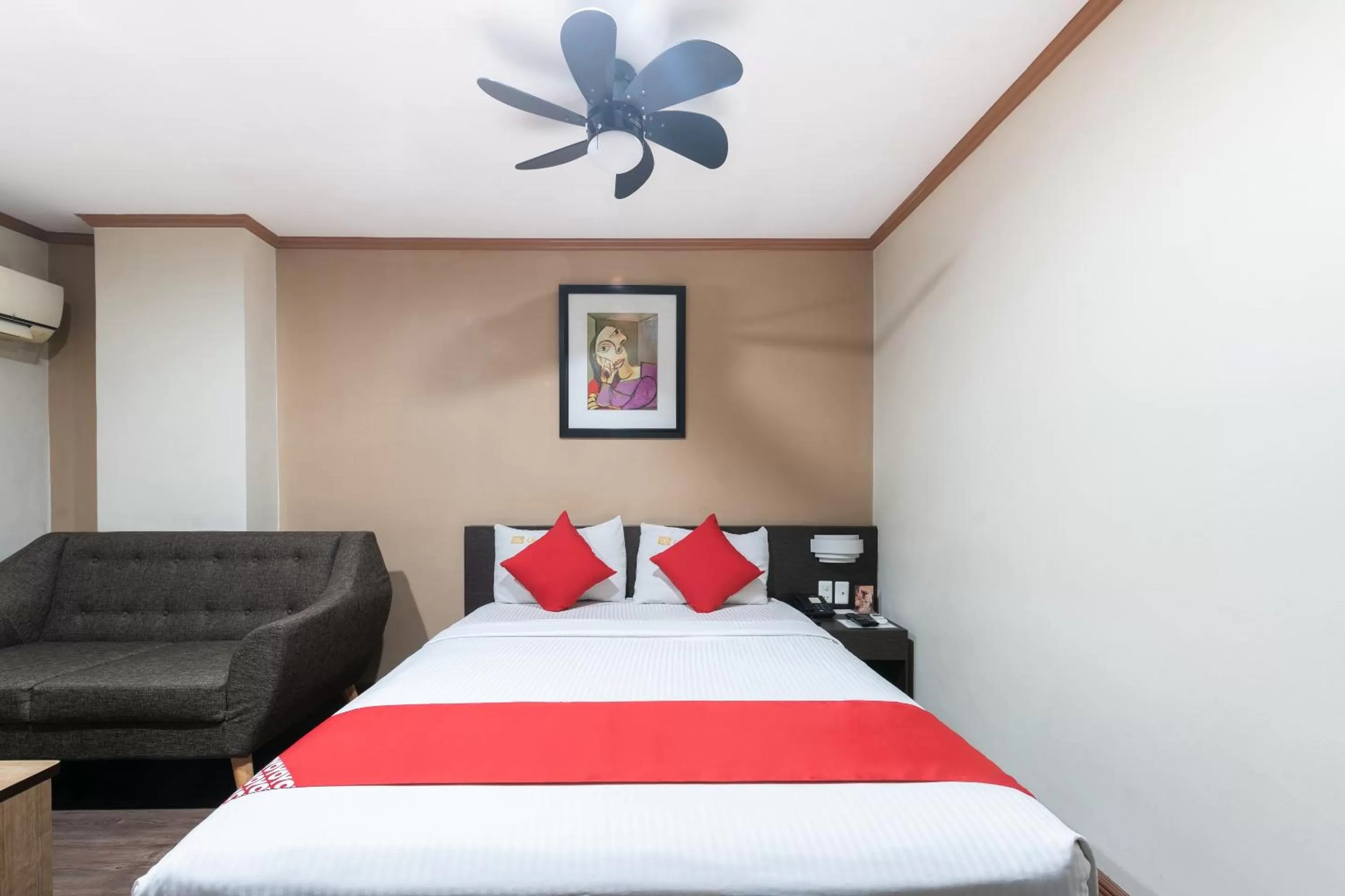 Bedroom, Bed in DG Grami Hotel