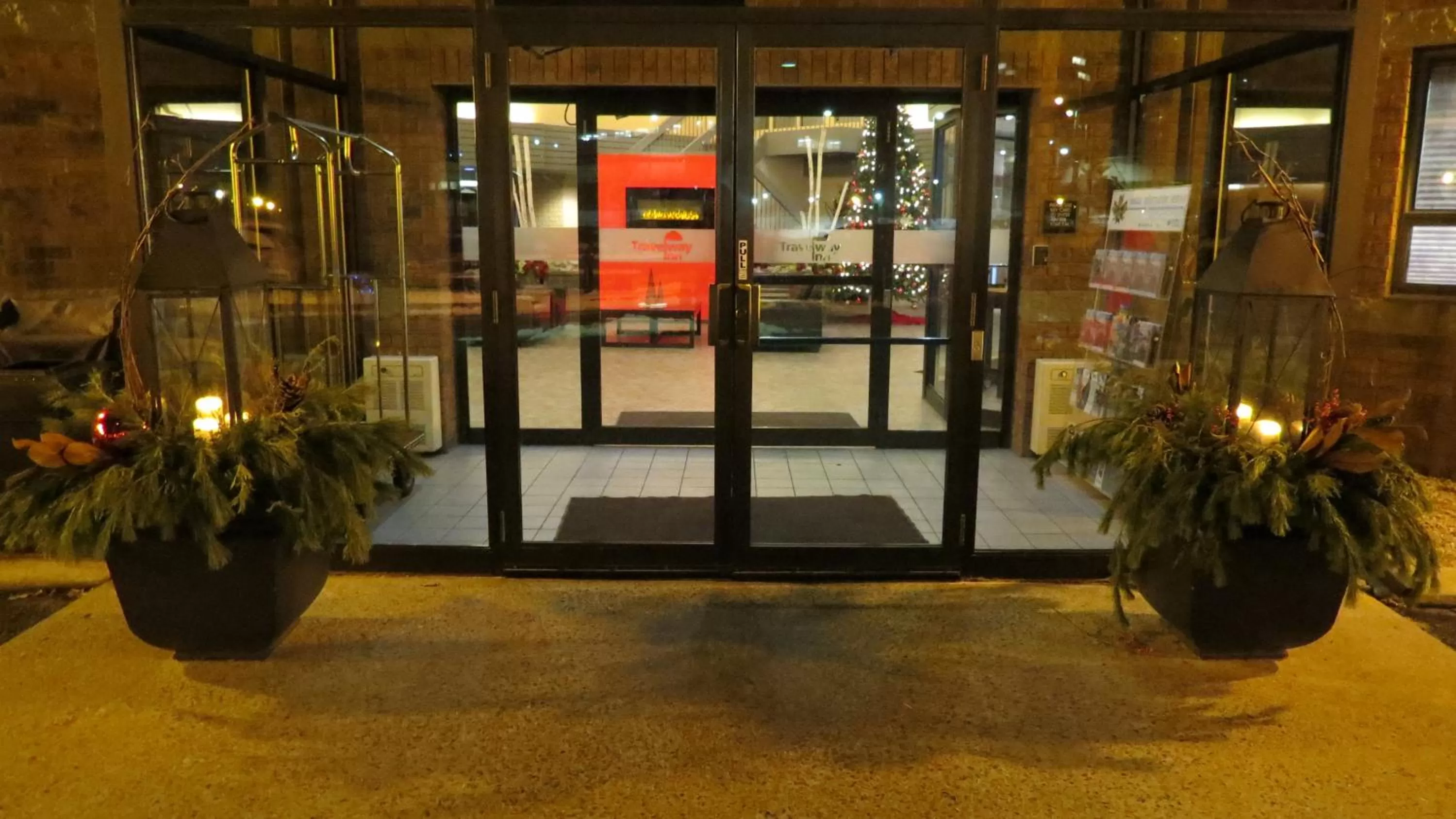 Facade/entrance in Travelway Inn Sudbury