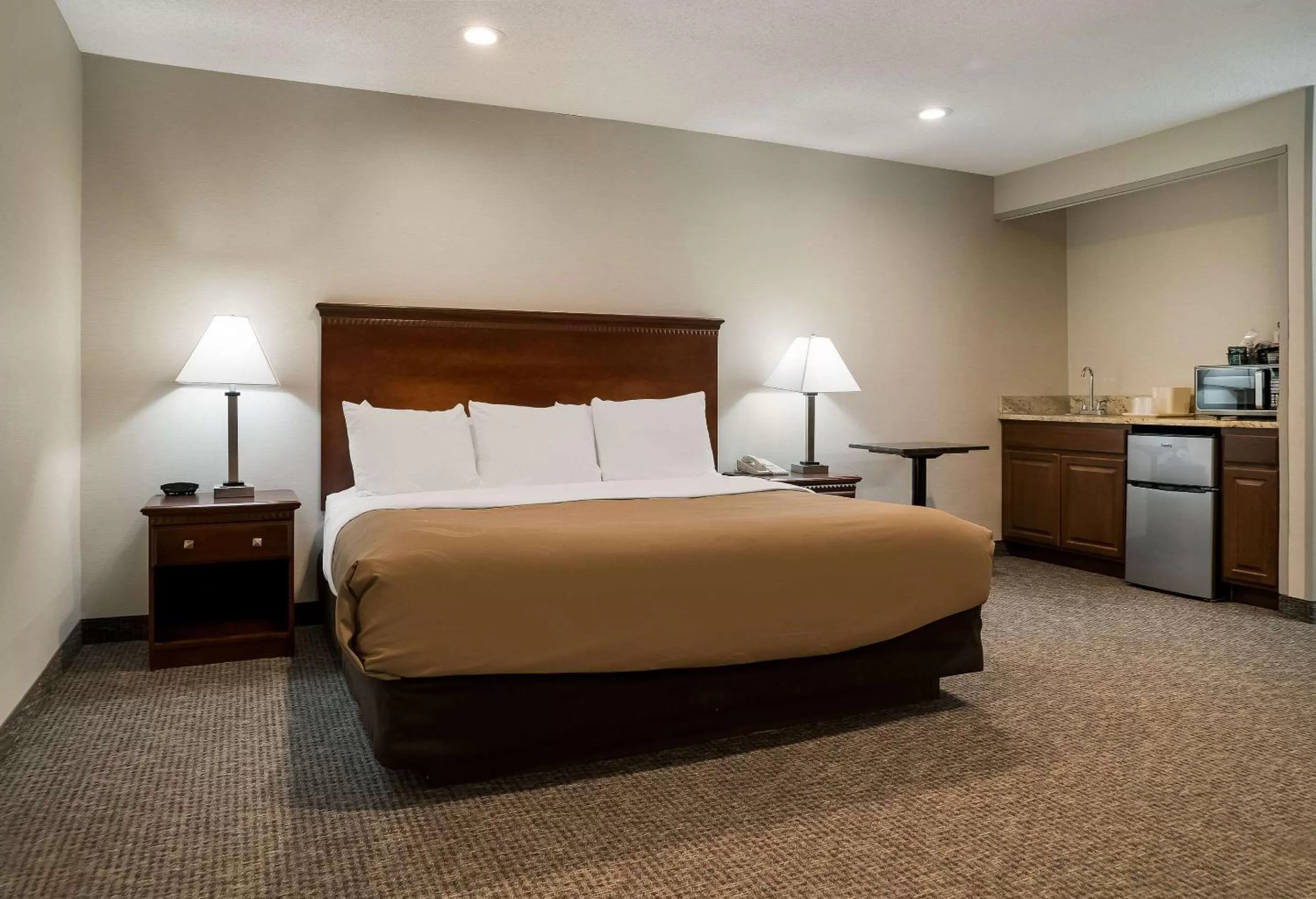 Bedroom, Bed in Quality Inn Grand Blanc - Flint South