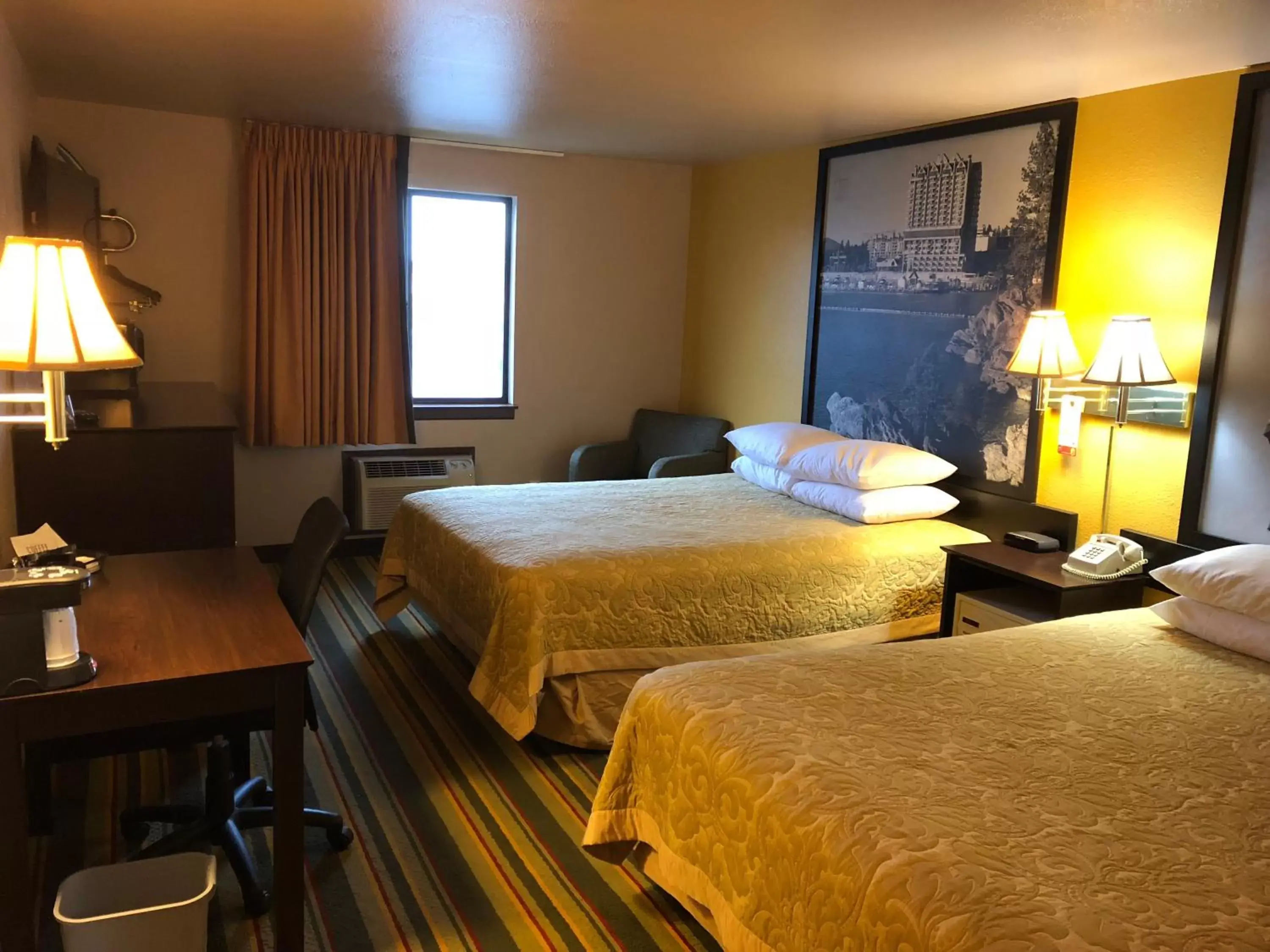 Twin Room with 2 Queen Beds, Non-Smoking in Super 8 by Wyndham Coeur d'Alene Twin Room with 2 Queen Beds, Non-Smoking in Super 8 by Wyndham Coeur d'Alene