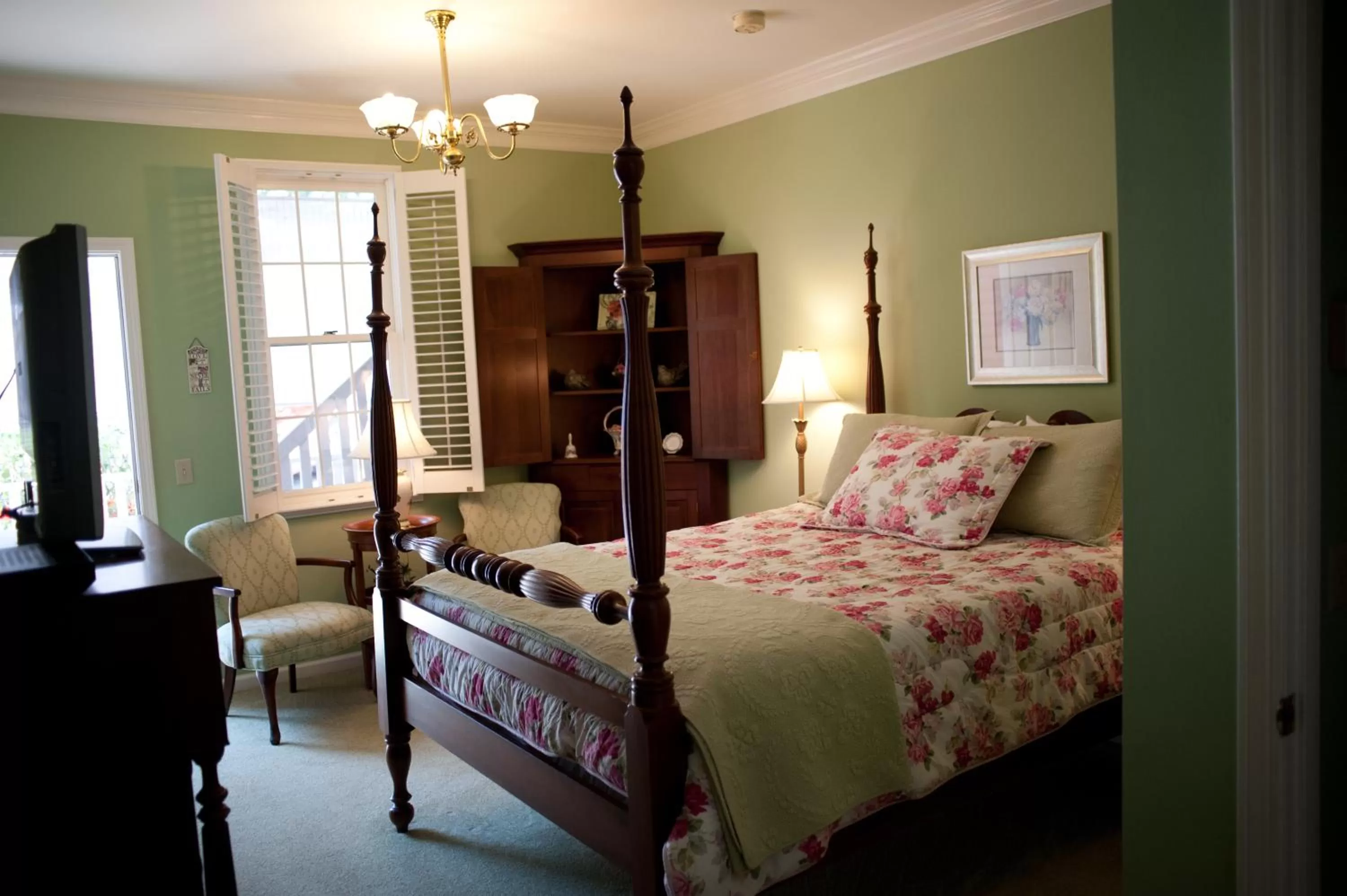 Photo of the whole room, Bed in Green Tree Inn