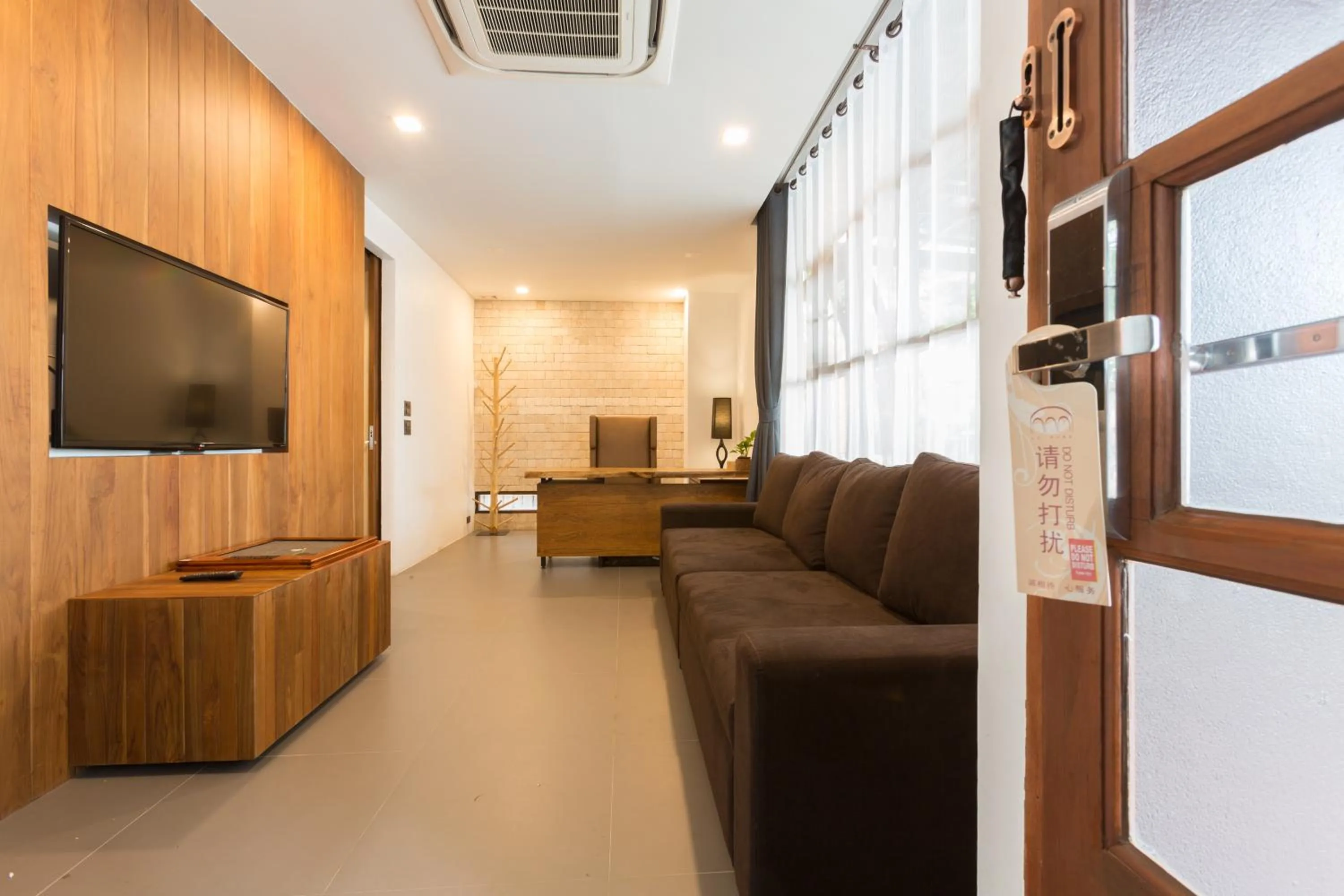 TV and multimedia in The Guest Arak Boutique Hotel