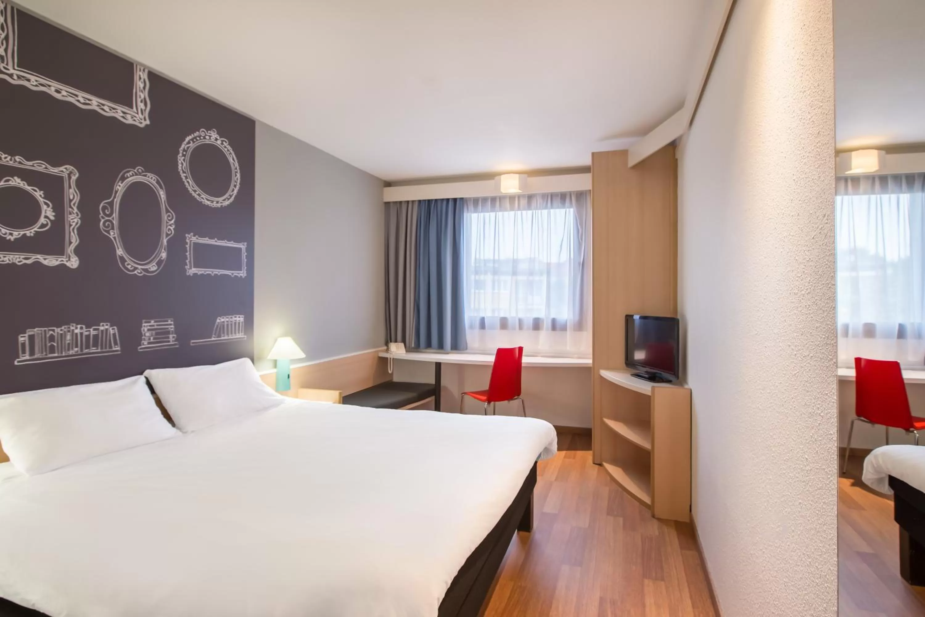 Photo of the whole room, Bed in Ibis Szczecin Centrum