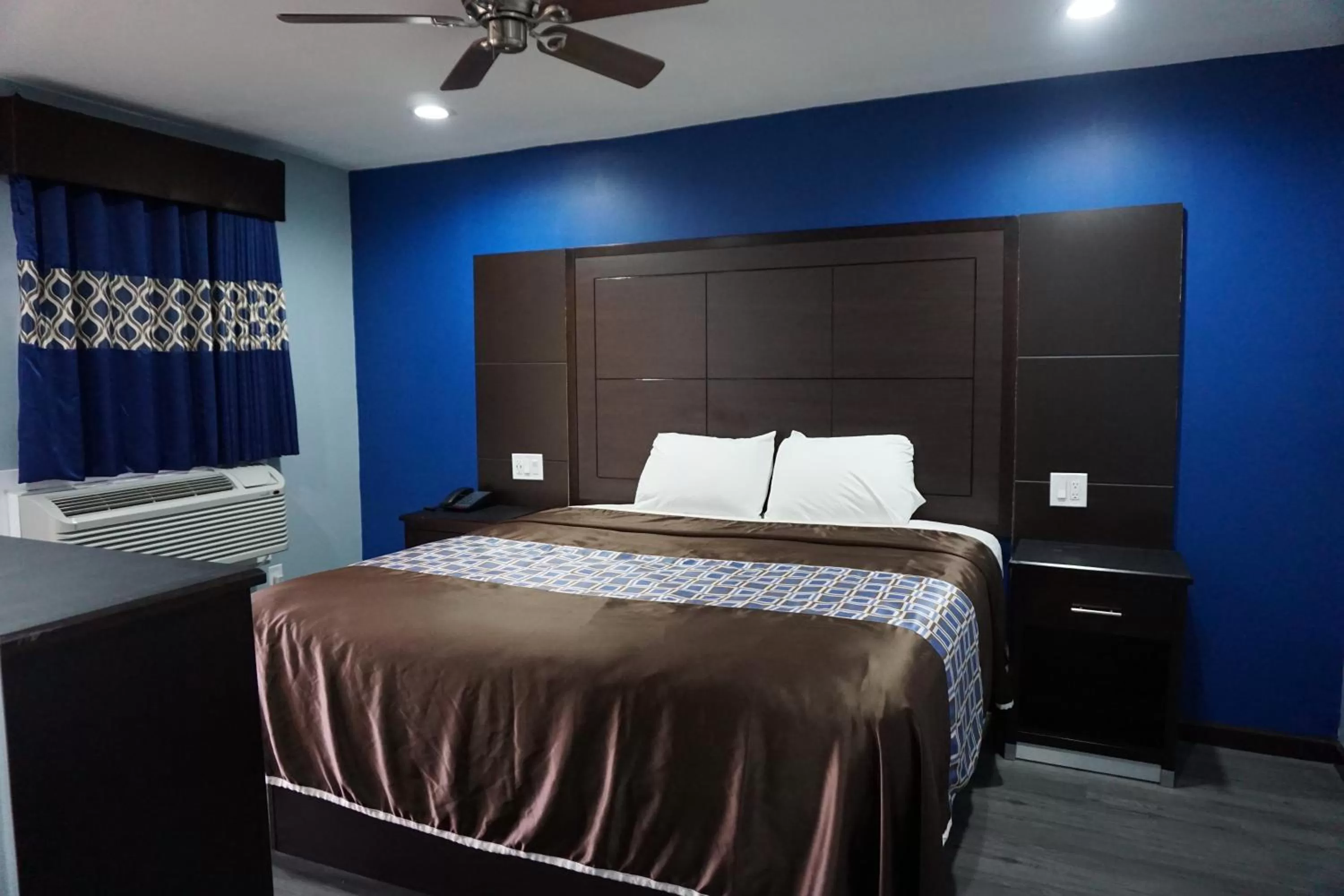 Photo of the whole room in Star Light Inn