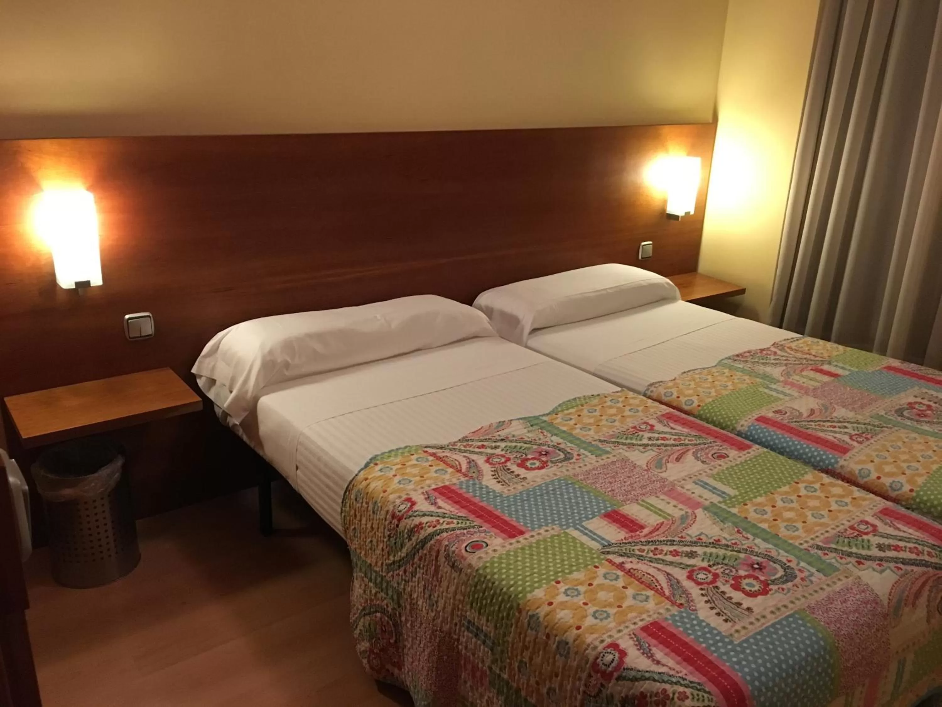 Photo of the whole room in Hotel Torre Monreal