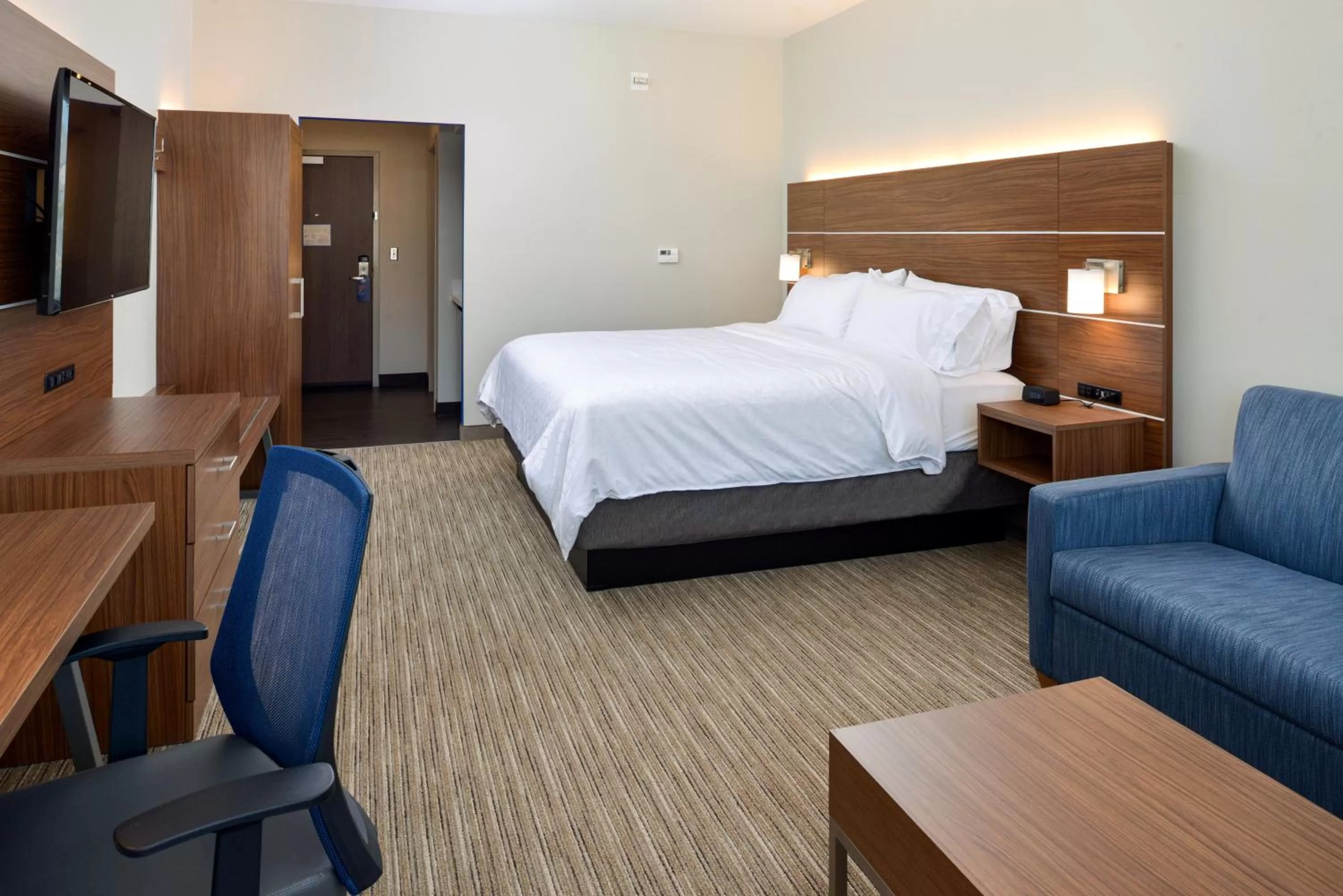 Photo of the whole room, Bed in Holiday Inn Express & Suites - Elko by IHG