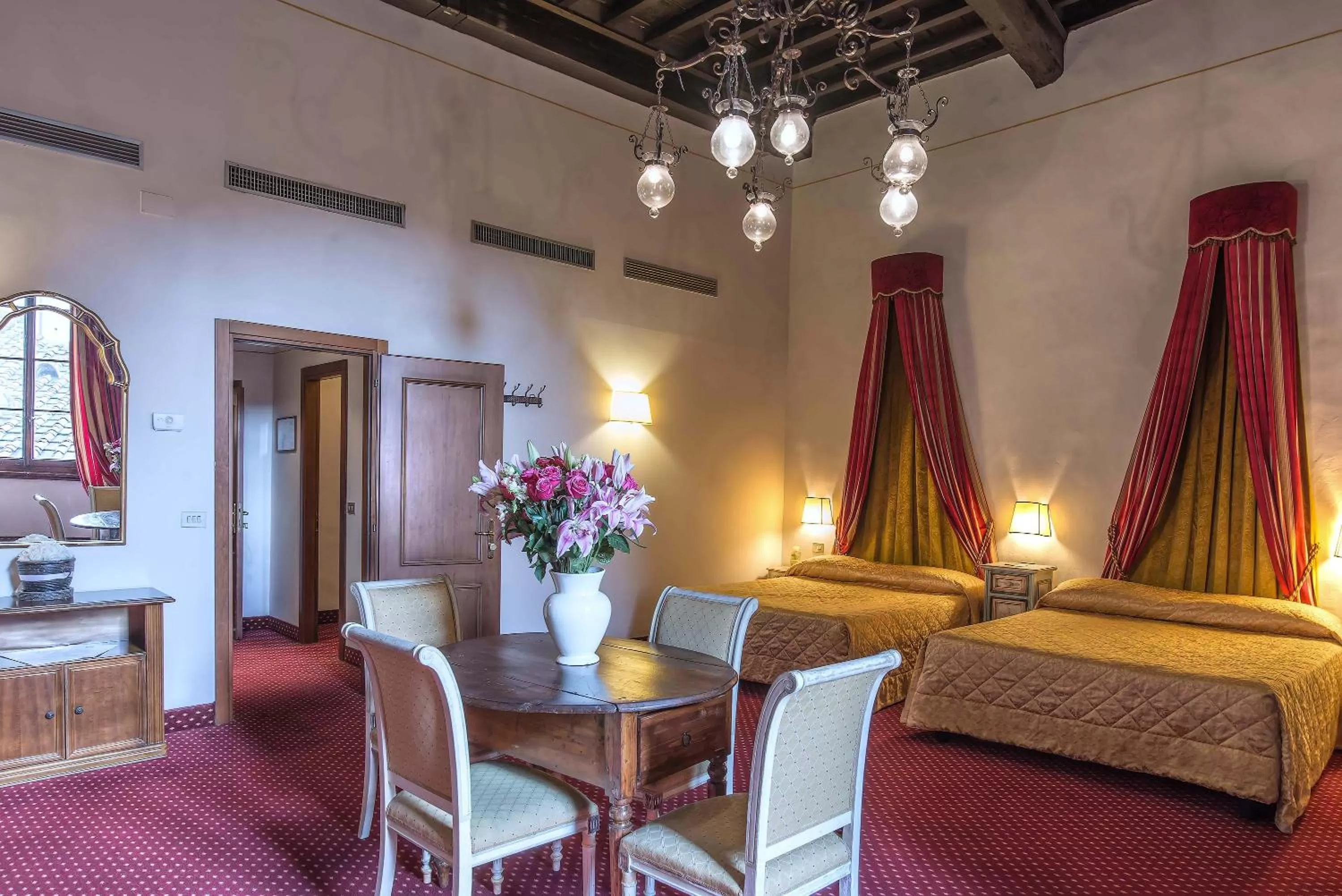 Bedroom, Bed in Hotel Paris