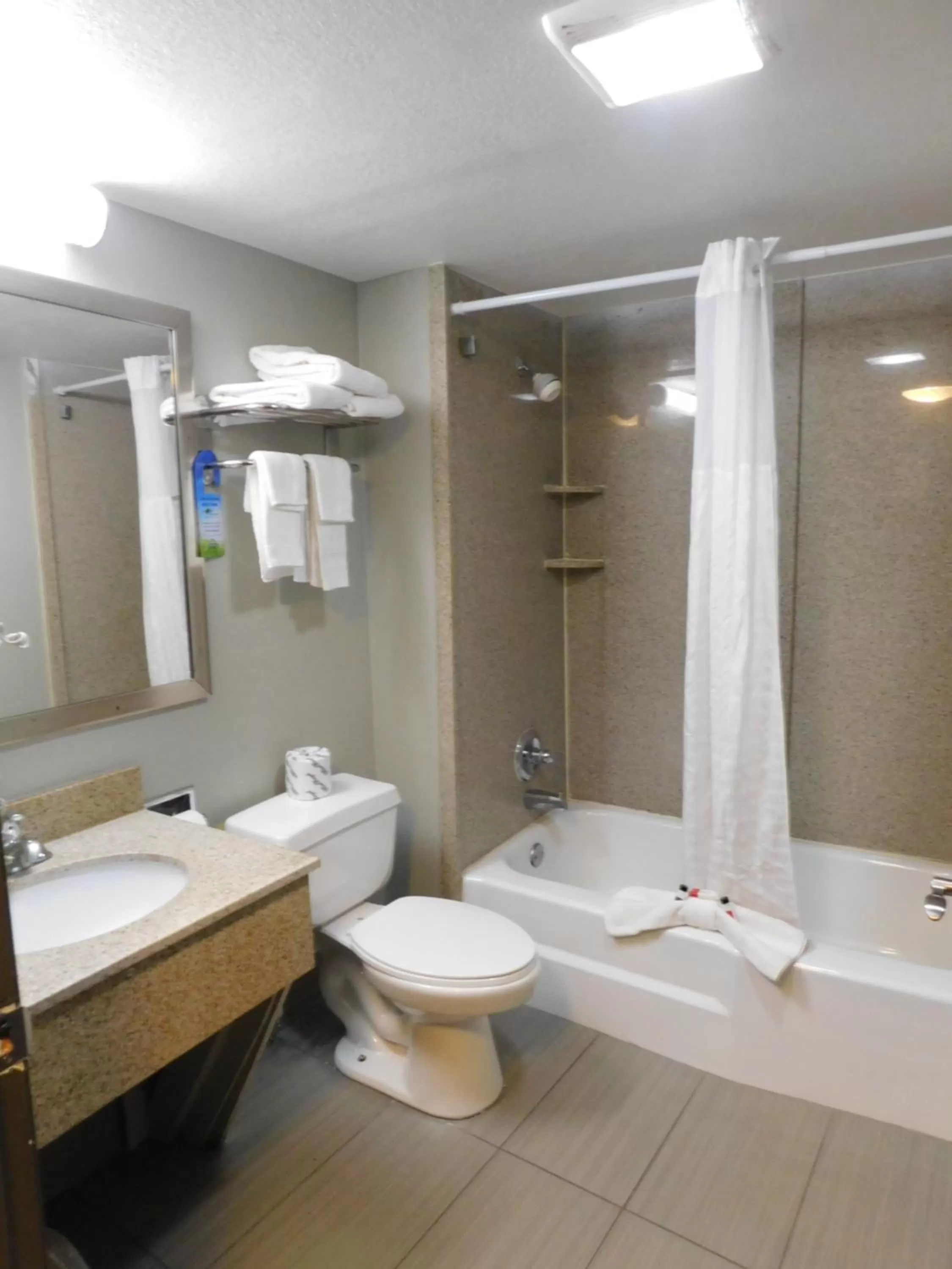 Days Inn & Suites by Wyndham Downtown Gatlinburg Parkway