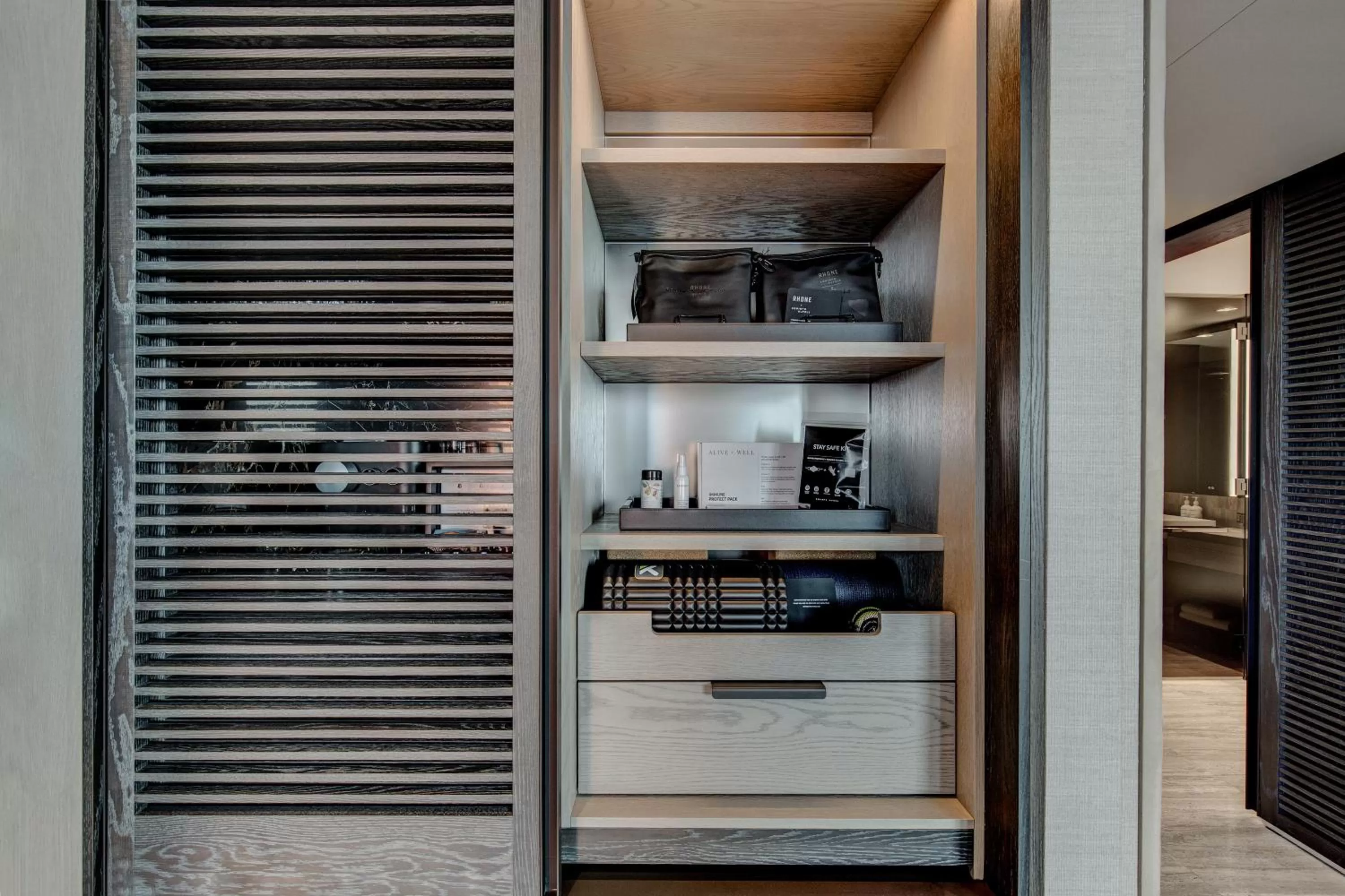 Photo of the whole room in Equinox Hotel New York