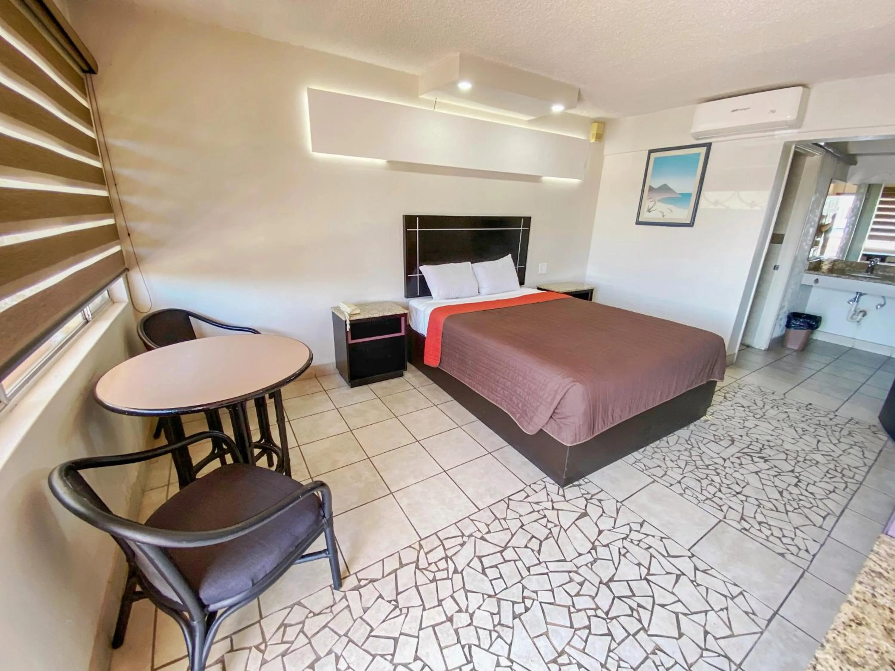 Bedroom, Bed in Motel Reno