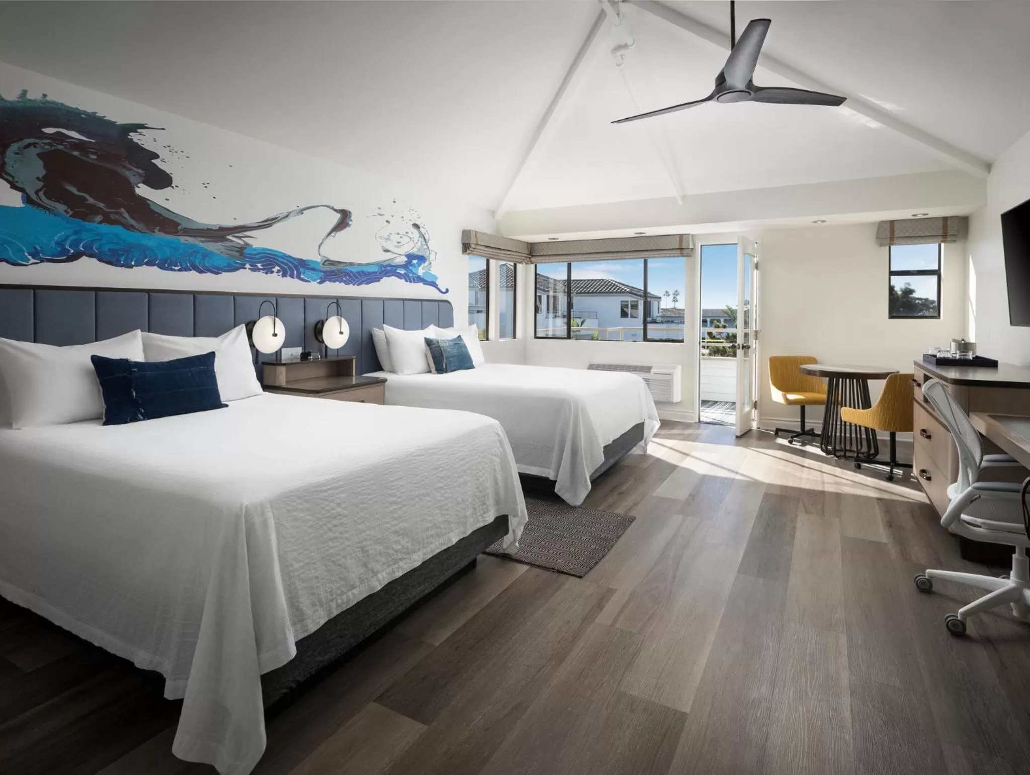 Photo of the whole room, Bed in Hotel Indigo San Diego Del Mar by IHG