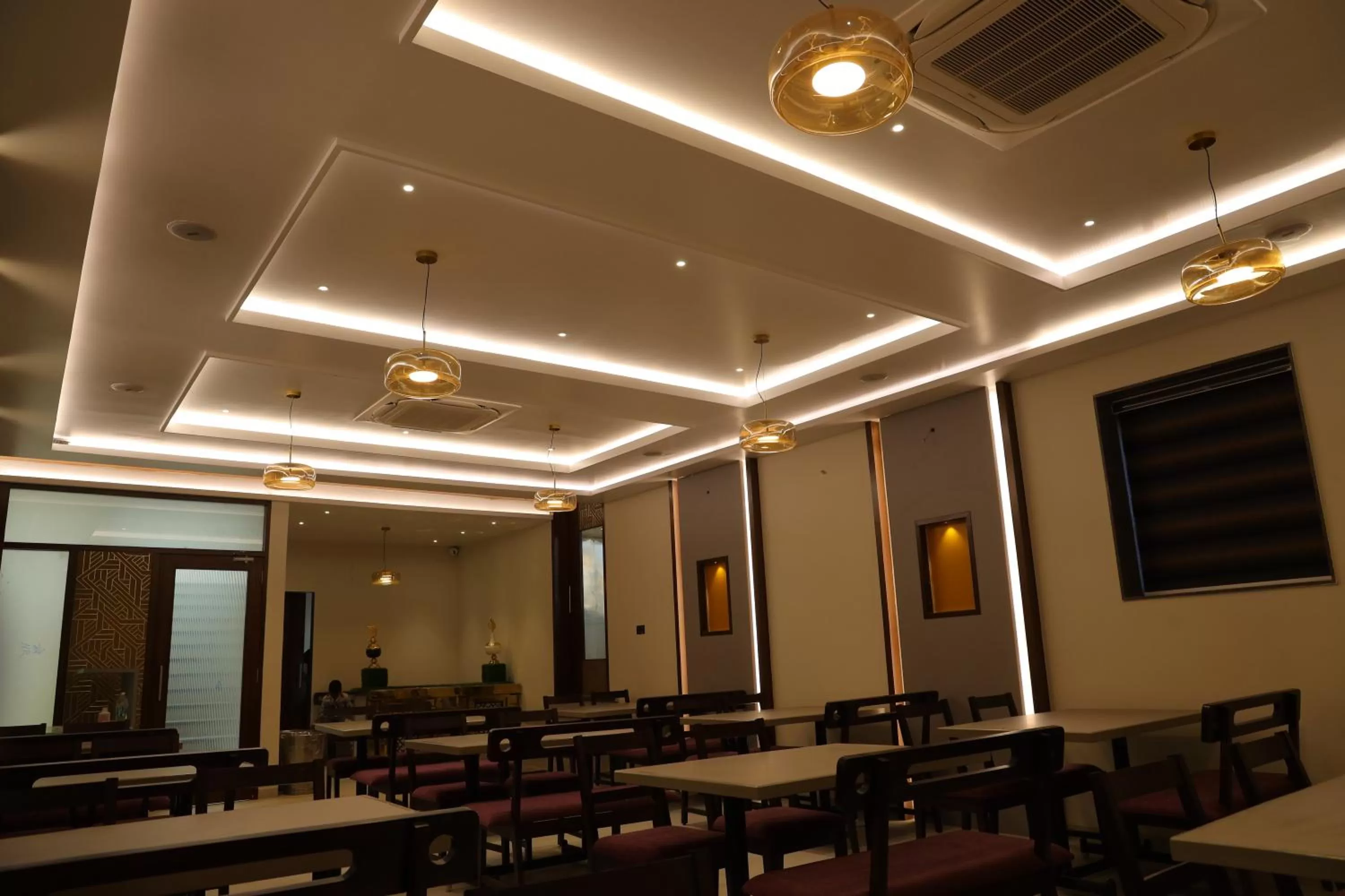 Restaurant/Places to Eat in Blisss Hotel Kolhapur