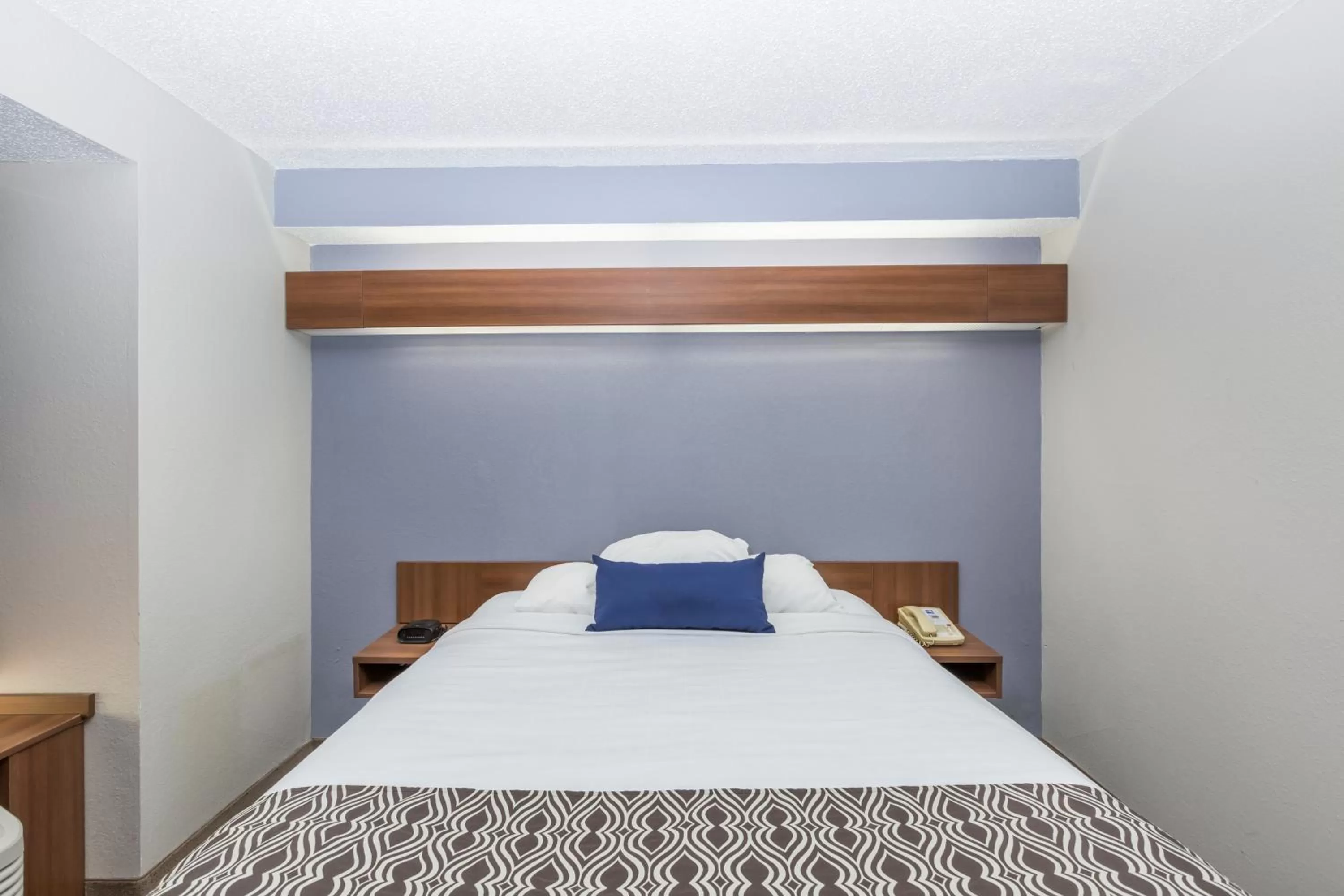 Queen Studio Suite - Mobility Access/Non-Smoking in Microtel Inn & Suites by Wyndham Sioux Falls