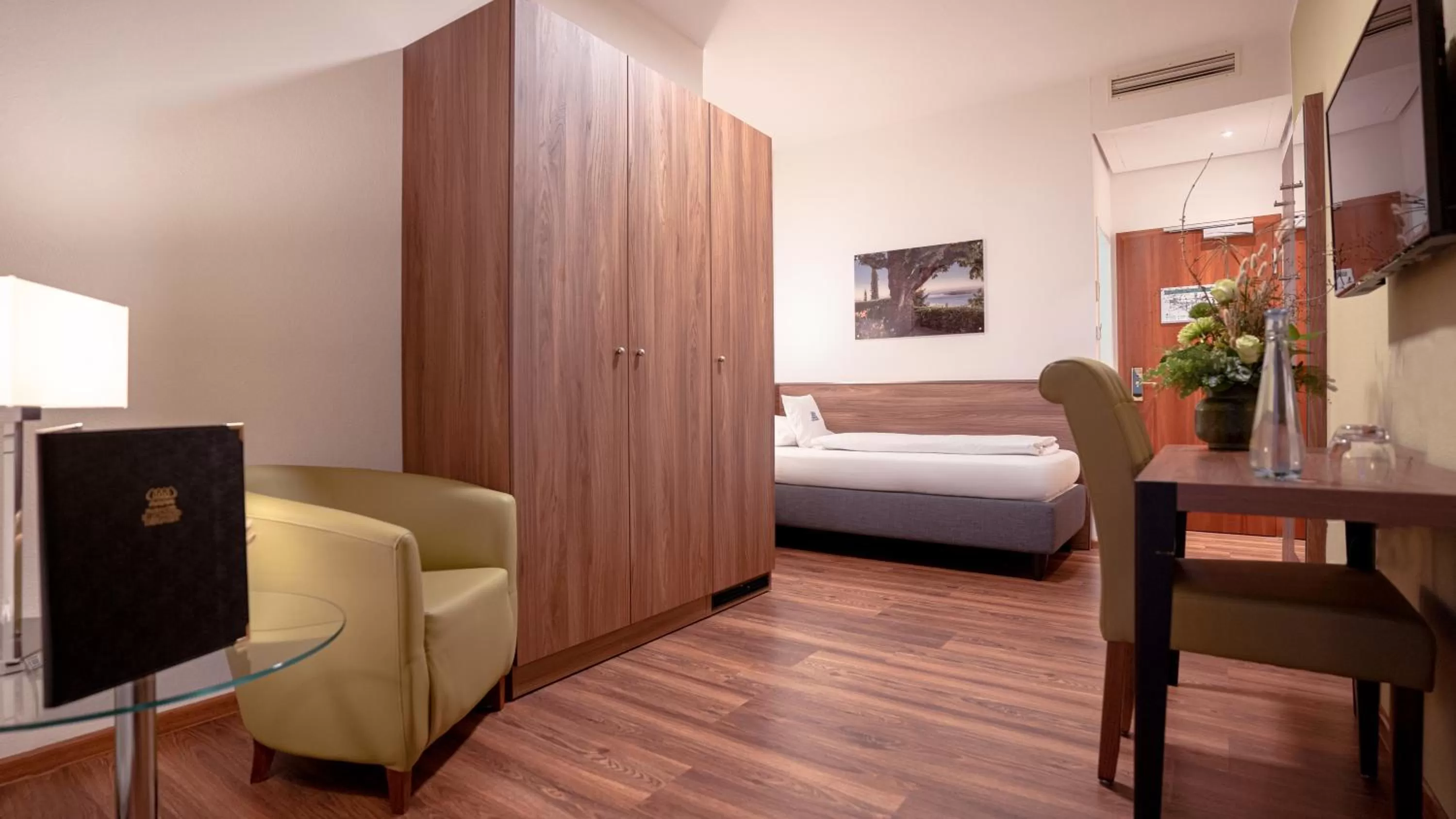 Single Room facing Lake Constance in Parkhotel St.Leonhard