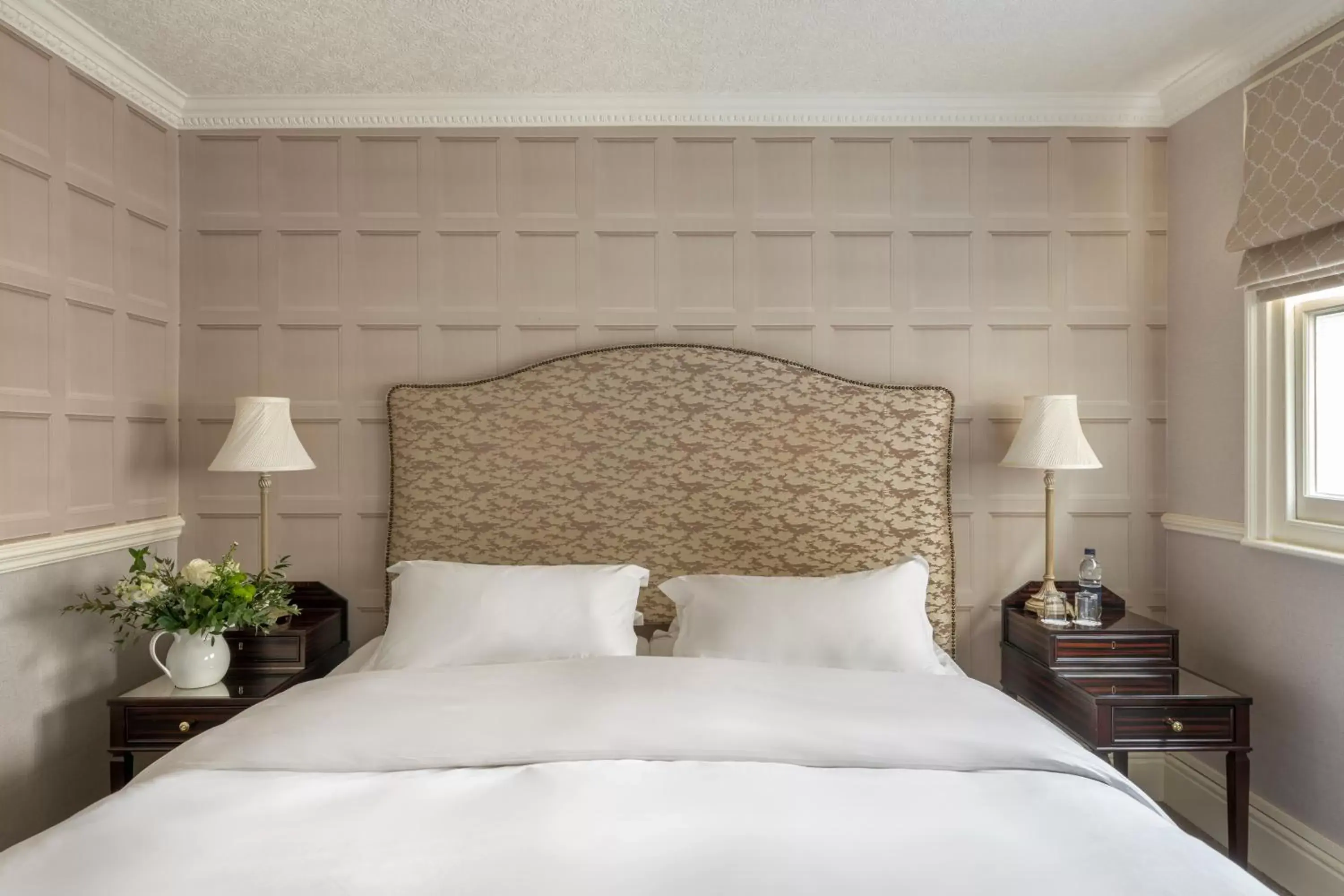 Classic Double or Twin Room with Bath in Royal Hotel Classic Double or Twin Room with Bath in Royal Hotel