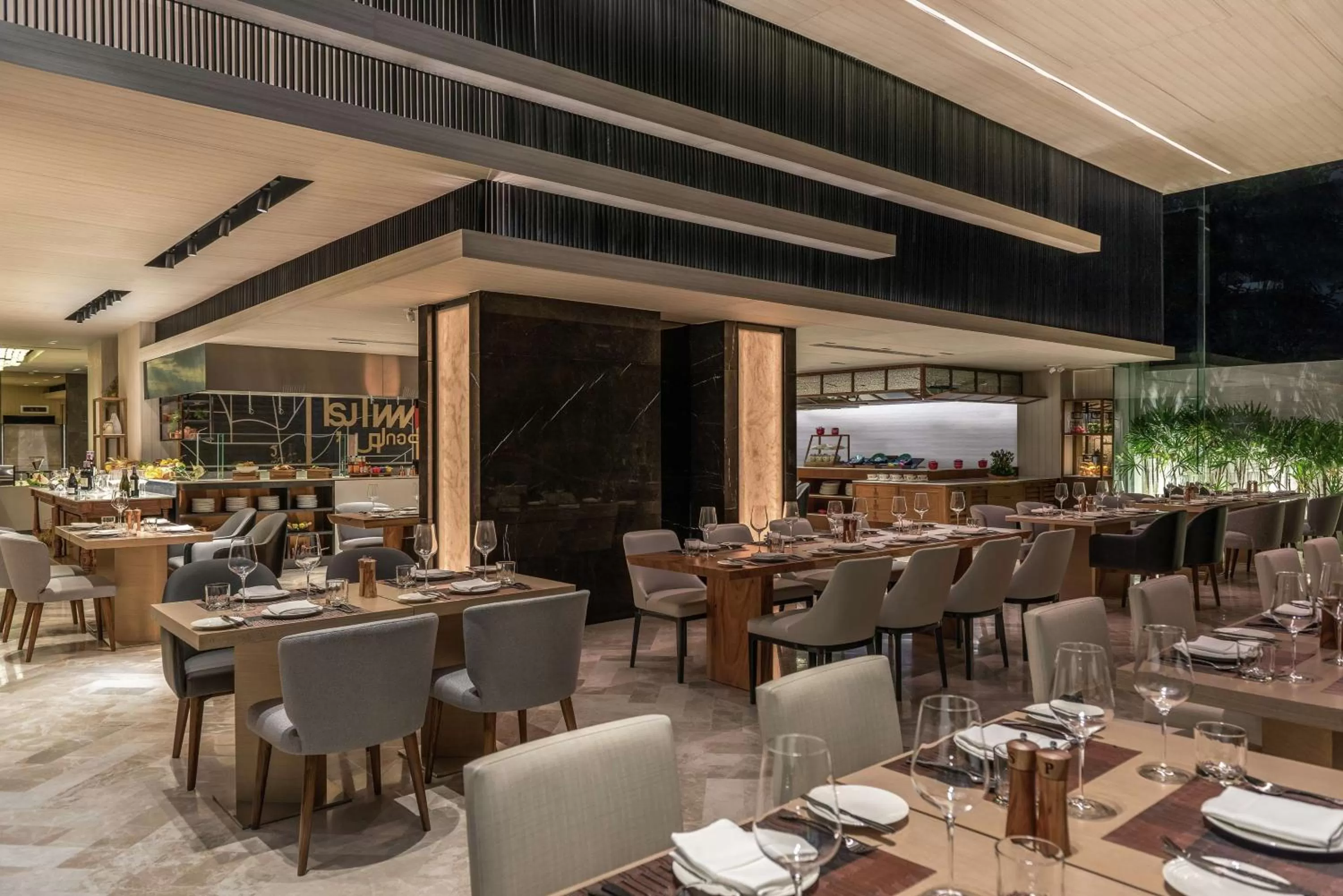 Restaurant/places to eat in DoubleTree by Hilton Bangkok Ploenchit