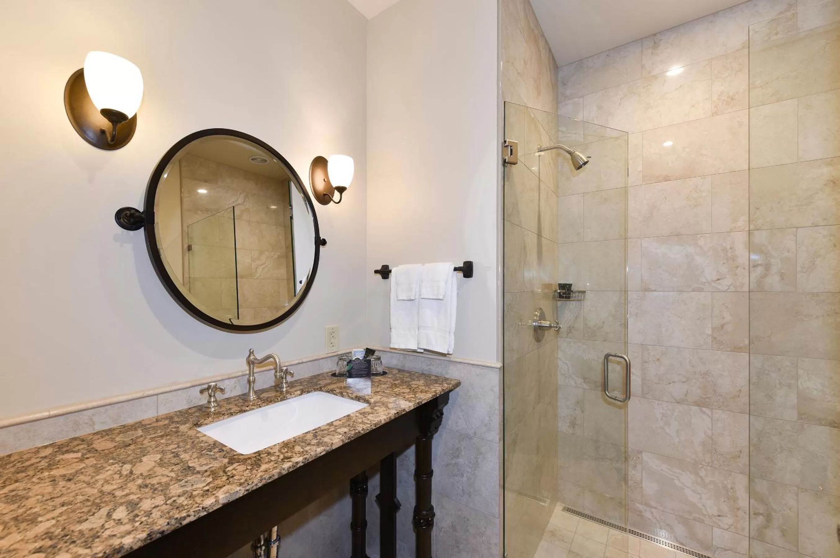 Shower in Blackbird Inn