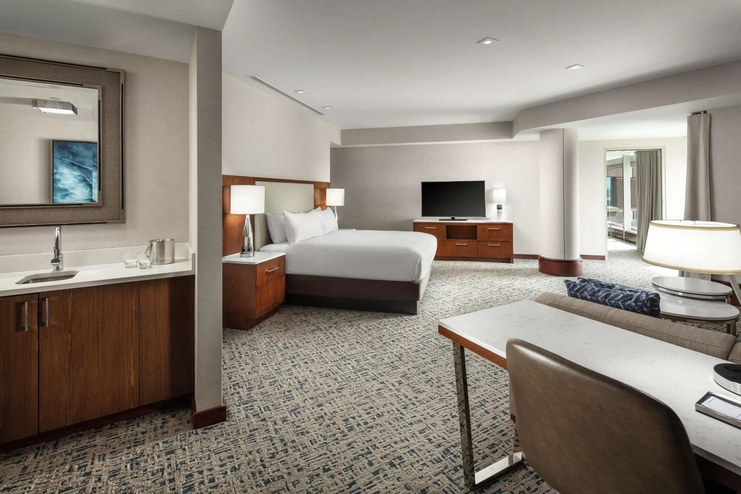Bedroom, Bed in Hilton Boston Logan Airport